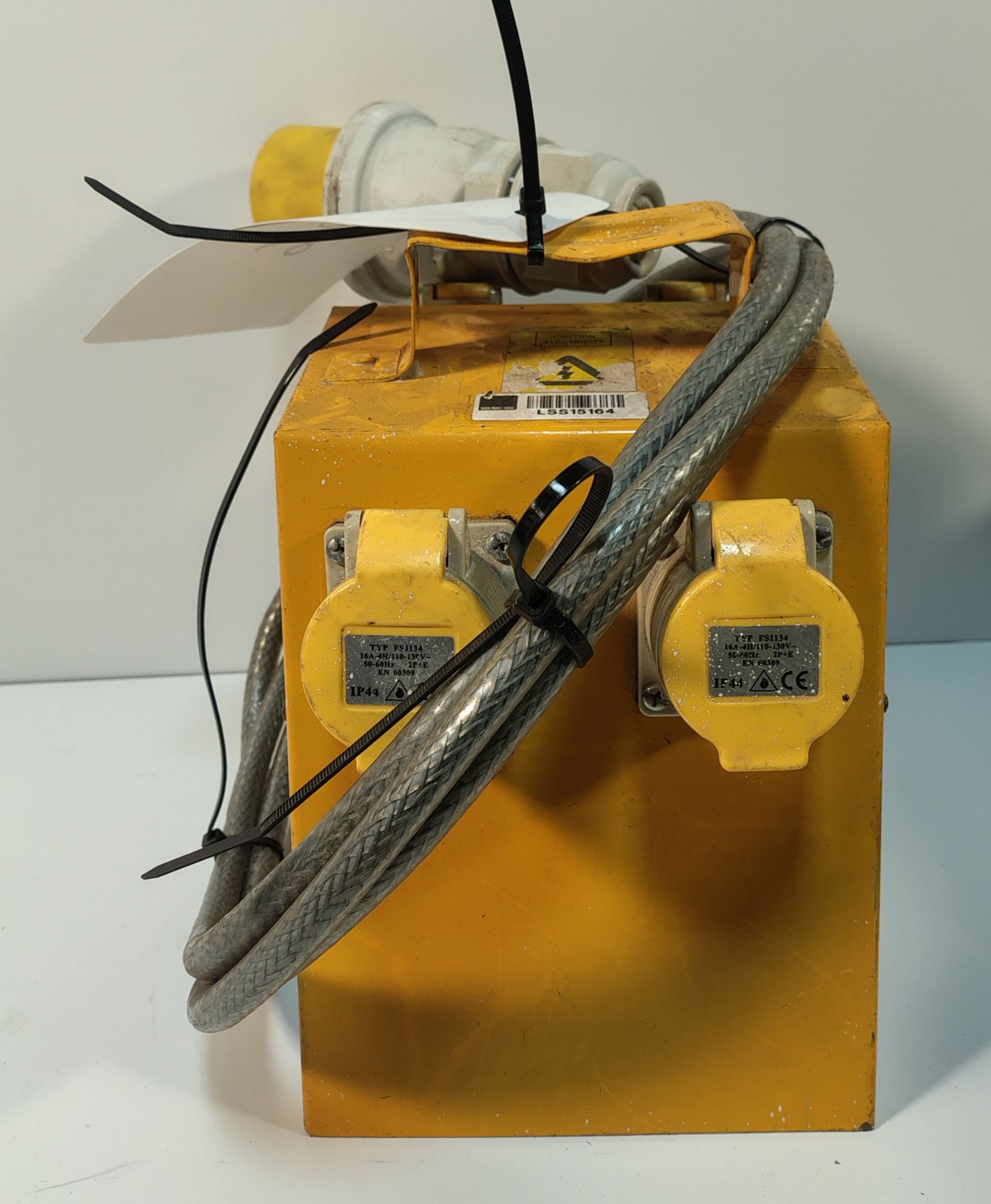 4x DEFENDER CEEFORM - 110V 16A 4 WAY Splitter & 1x DEFENDER E13104 - 110V 16A 4 WAY Splitter Units - Image 2 of 7