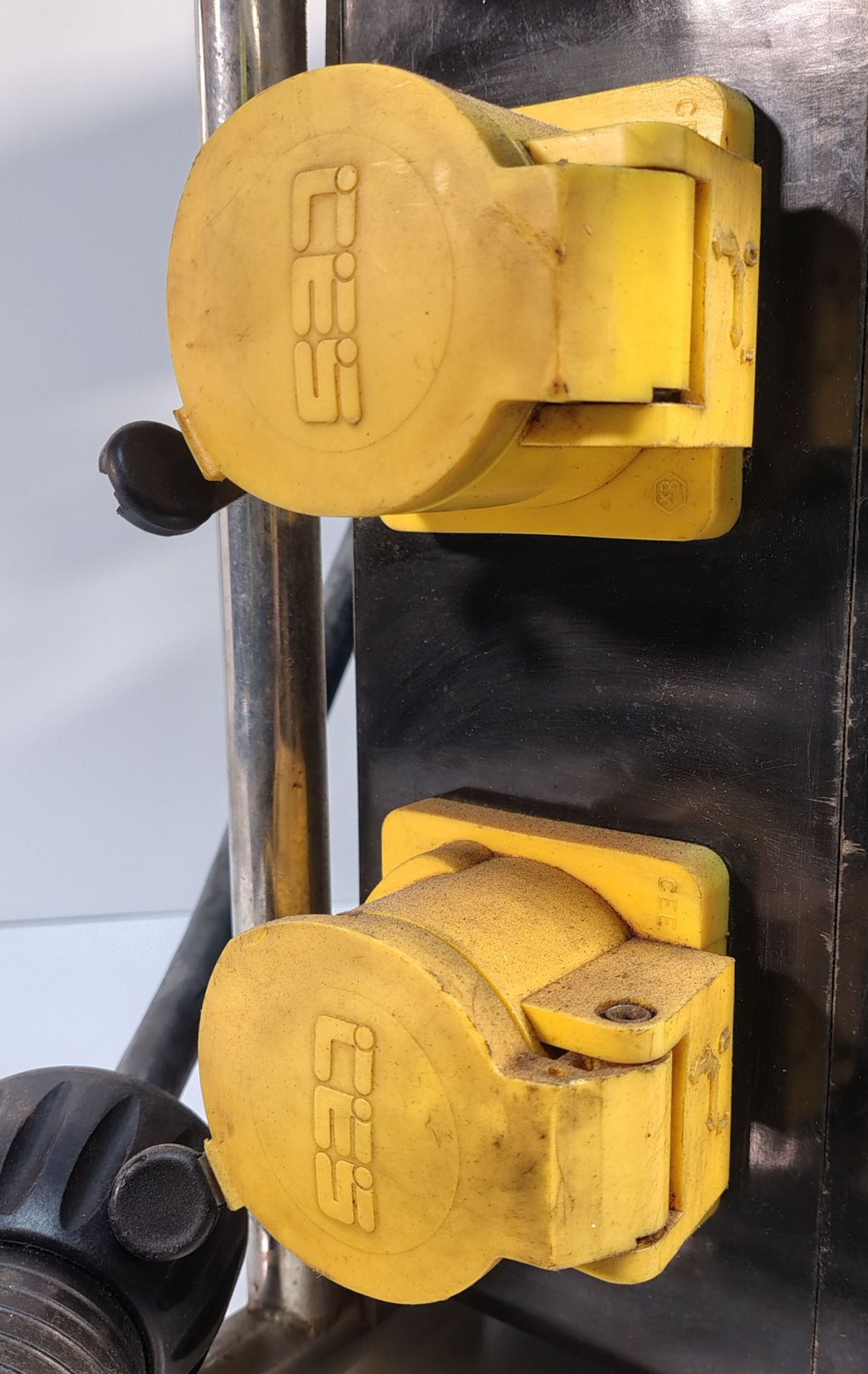 2x SA EQUIP PNSB110/15-4EX/STA - 110V 4 WAY EX. Splitter Units (STAHL) - Image 3 of 9