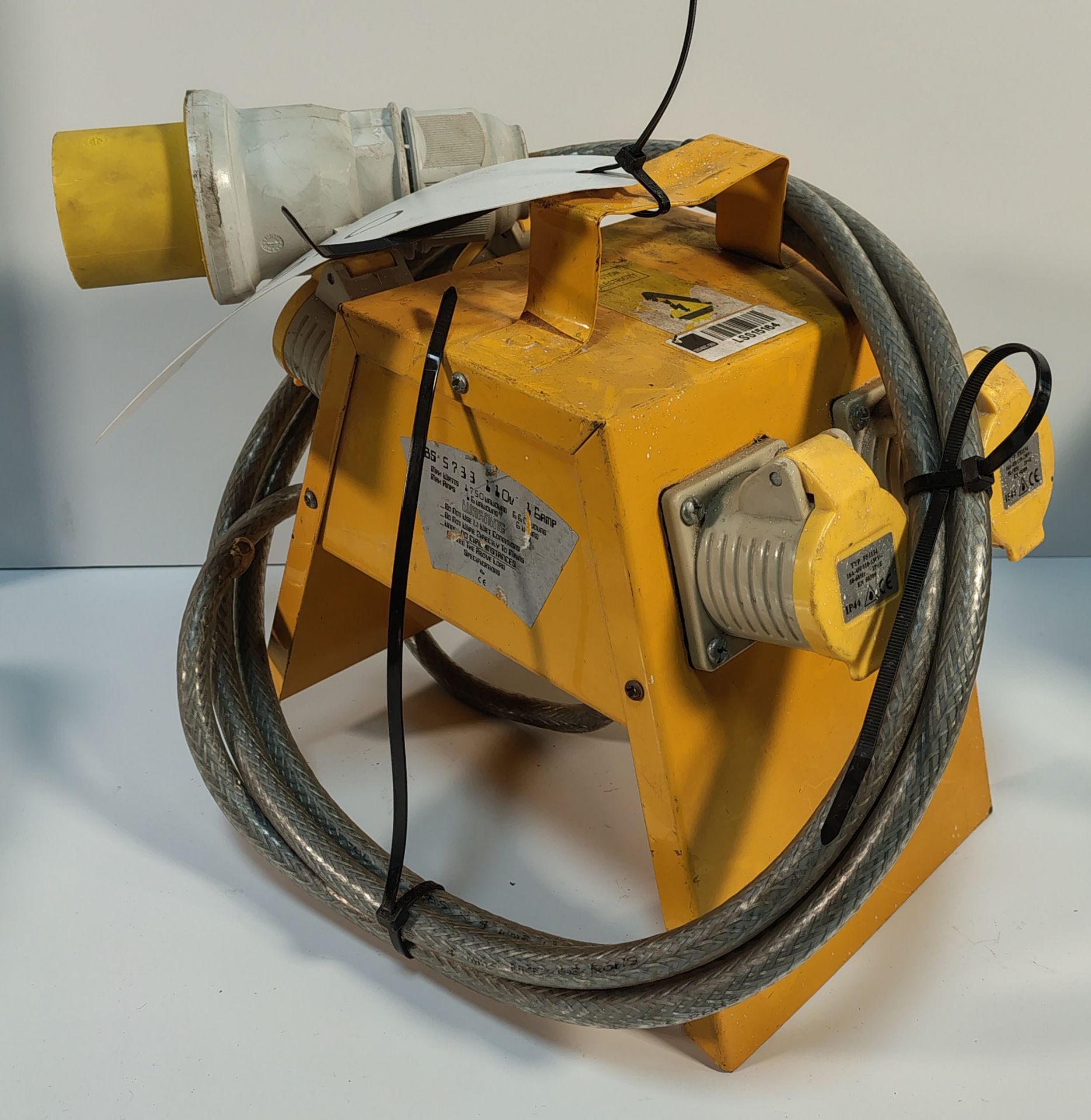 4x DEFENDER CEEFORM - 110V 16A 4 WAY Splitter & 1x DEFENDER E13104 - 110V 16A 4 WAY Splitter Units - Image 6 of 7