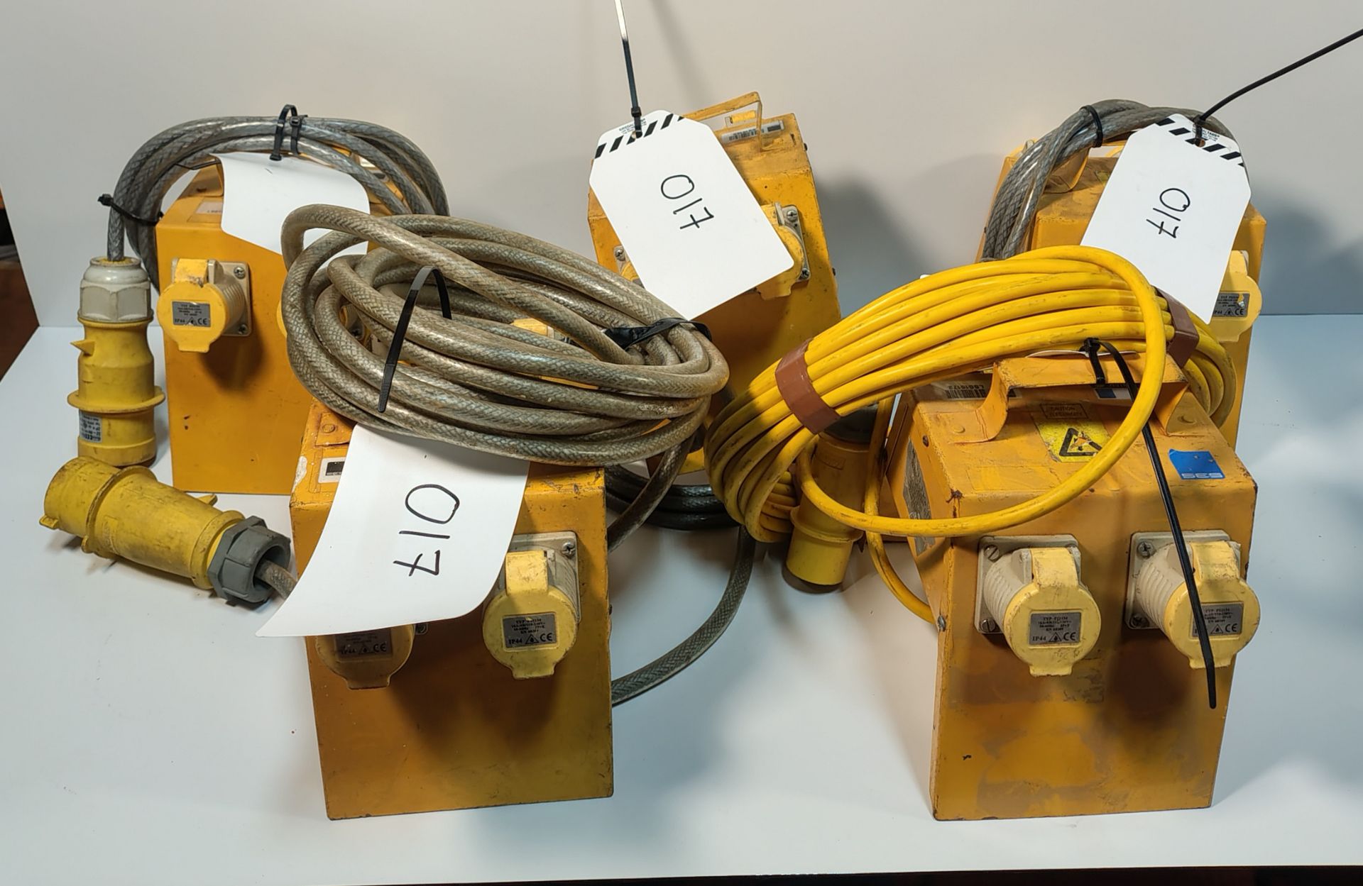 5x DEFENDER CEEFORM - 110V 16A 4 WAY Splitter Units