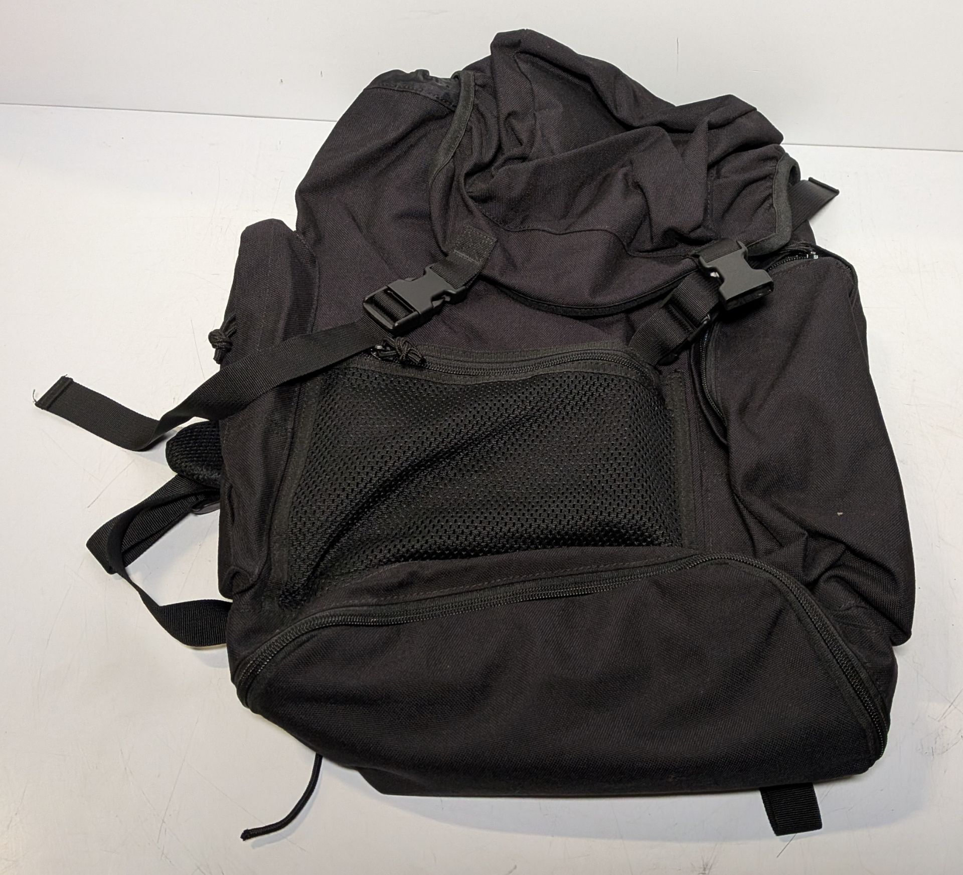 30x British Army 30L rucksacks - black - Image 4 of 8