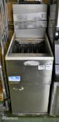 Pitco 35C+ stainless steel single tank gas fryer - W 380 x D 820 x H 1180mm - NO BASKET