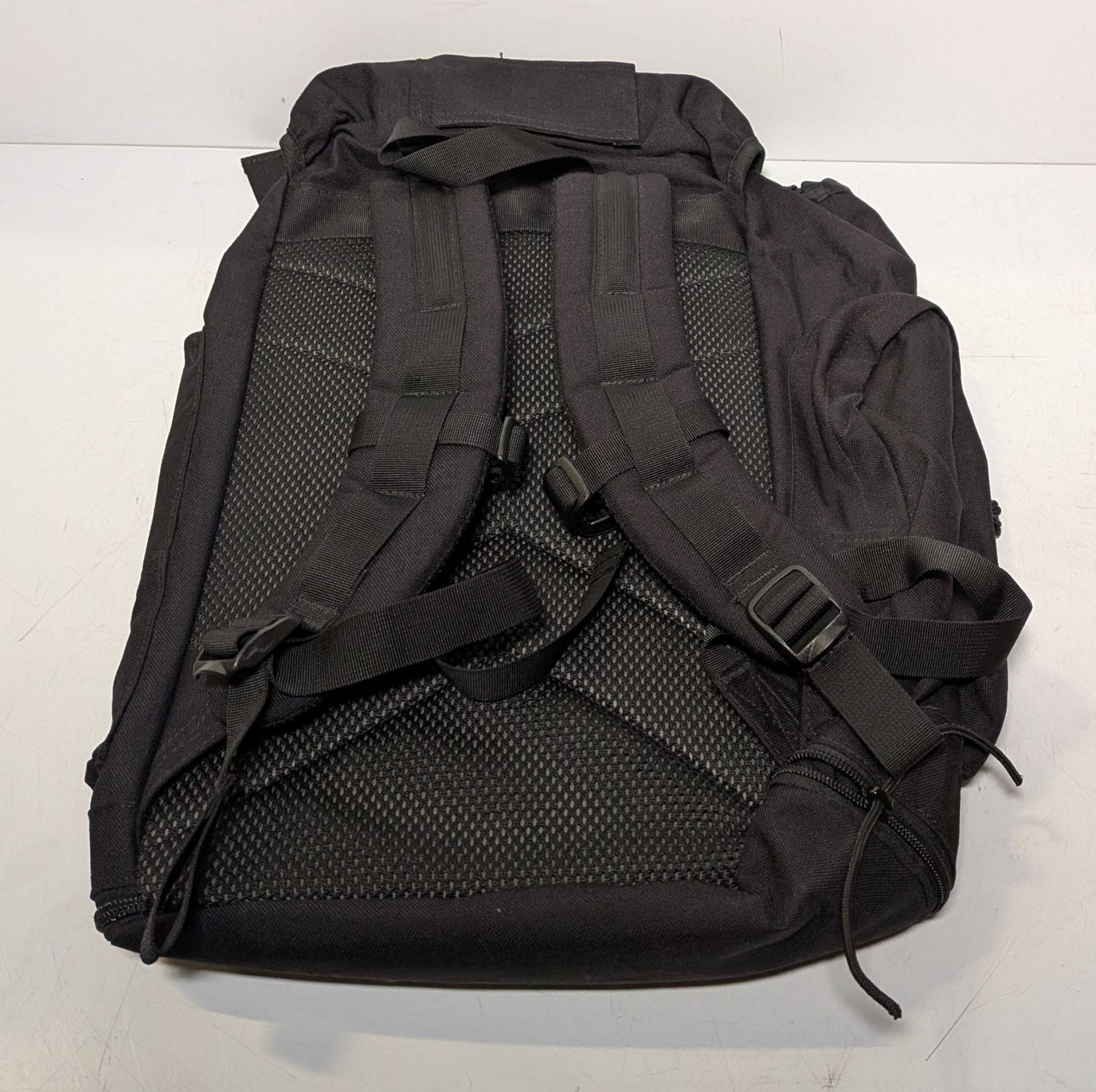 30x British Army 30L rucksacks - black - Image 5 of 8