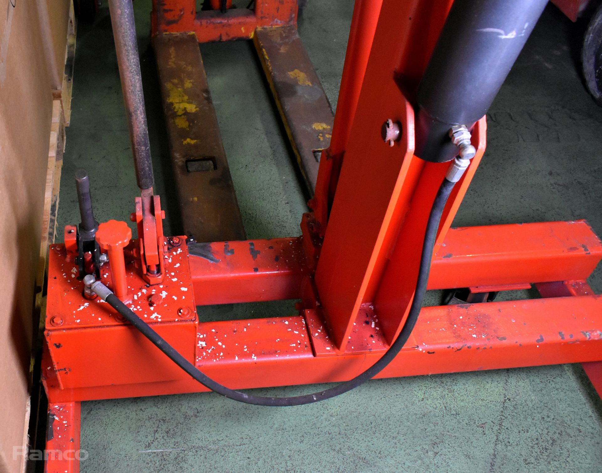 CAM Equipment FC1500 SPECIAL 1500kg engine hoist/workshop crane - W 1320 x D 1520 x H 1740mm - Image 5 of 8