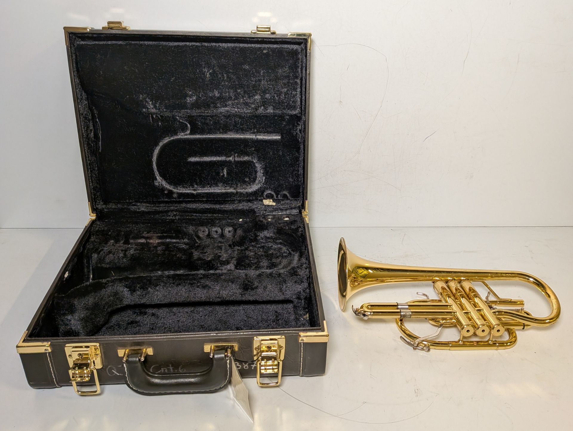 Yamaha Xeno YCR8335 cornet in Yamaha Xeno hard storage case - Serial No: C33877 - Image 2 of 11