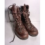 100x pairs of Grade 2 Various combat boots - may include - Magnum, YDS, Haix - mixed sizes