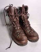 100x pairs of Grade 2 Various combat boots - may include - Magnum, YDS, Haix - mixed sizes