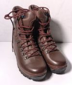 100x pairs of Grade 2 Various combat boots - may include - Magnum, YDS, Haix - mixed sizes