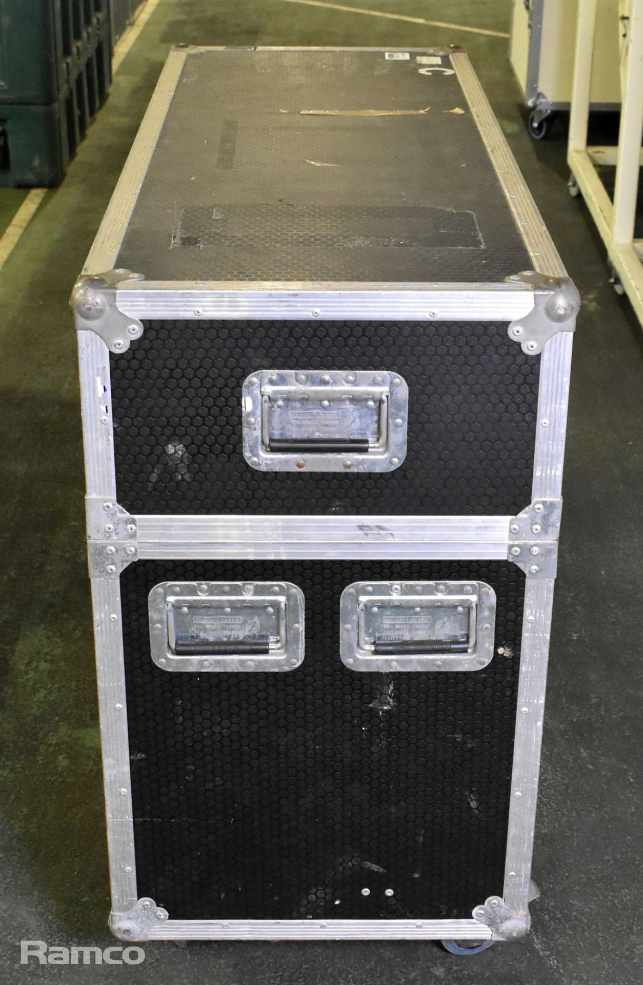 Transport and storage flight case - L 1240 x W 490 x H 920mm - Image 2 of 6