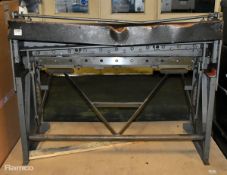 Industrial foot-operated guillotine - W 1500 x D 800 x H 1150mm - SERIAL NUMBER: B0 98781 - DAMAGED