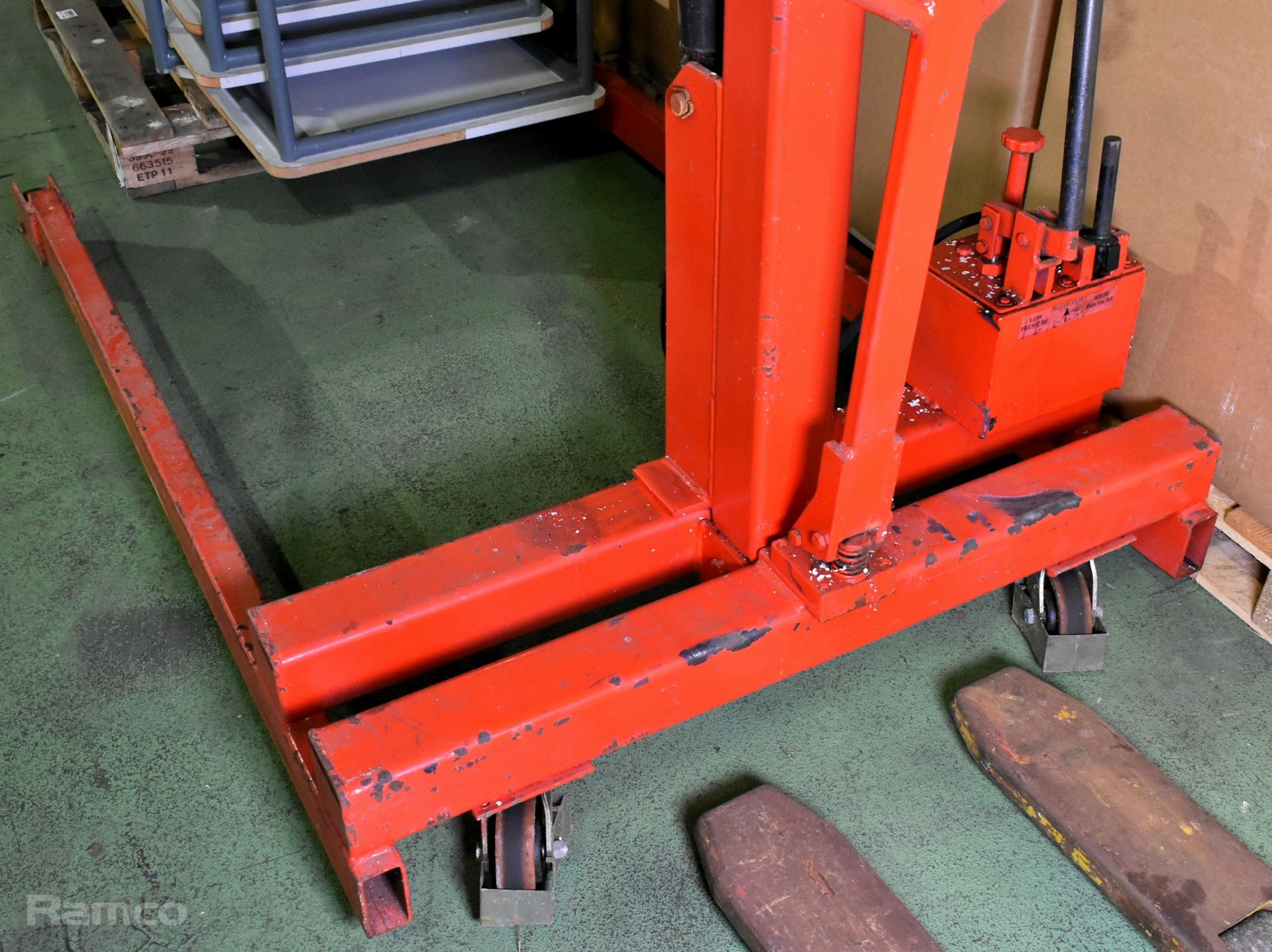 CAM Equipment FC1500 SPECIAL 1500kg engine hoist/workshop crane - W 1320 x D 1520 x H 1740mm - Image 8 of 8