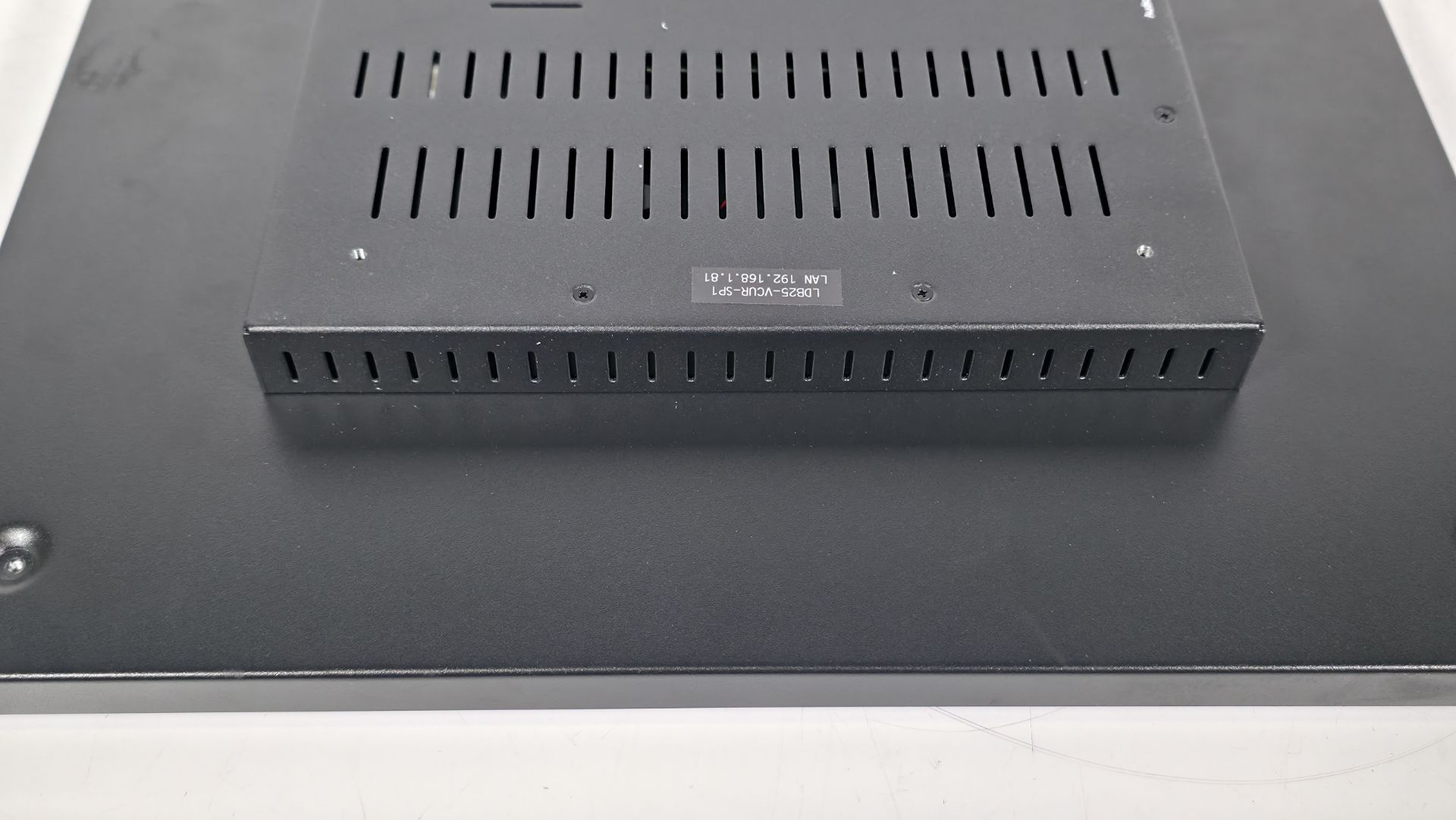 BlueFin BB220UH-TB 22 inch square display screen with BrightSign HS145 player and power cable - Image 5 of 9