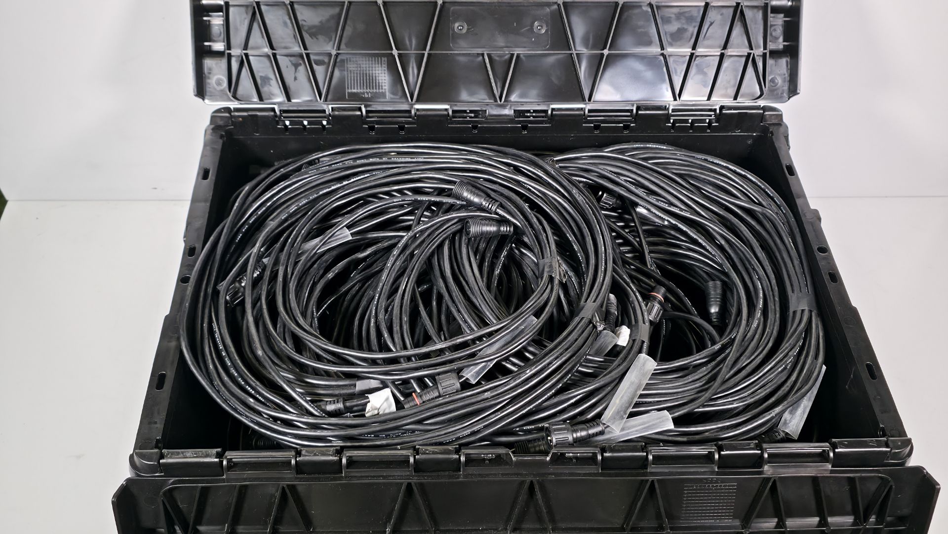 60x waterproof Hydralock DMX data cables in black stack storage crate - mixed cable lengths - Image 10 of 11