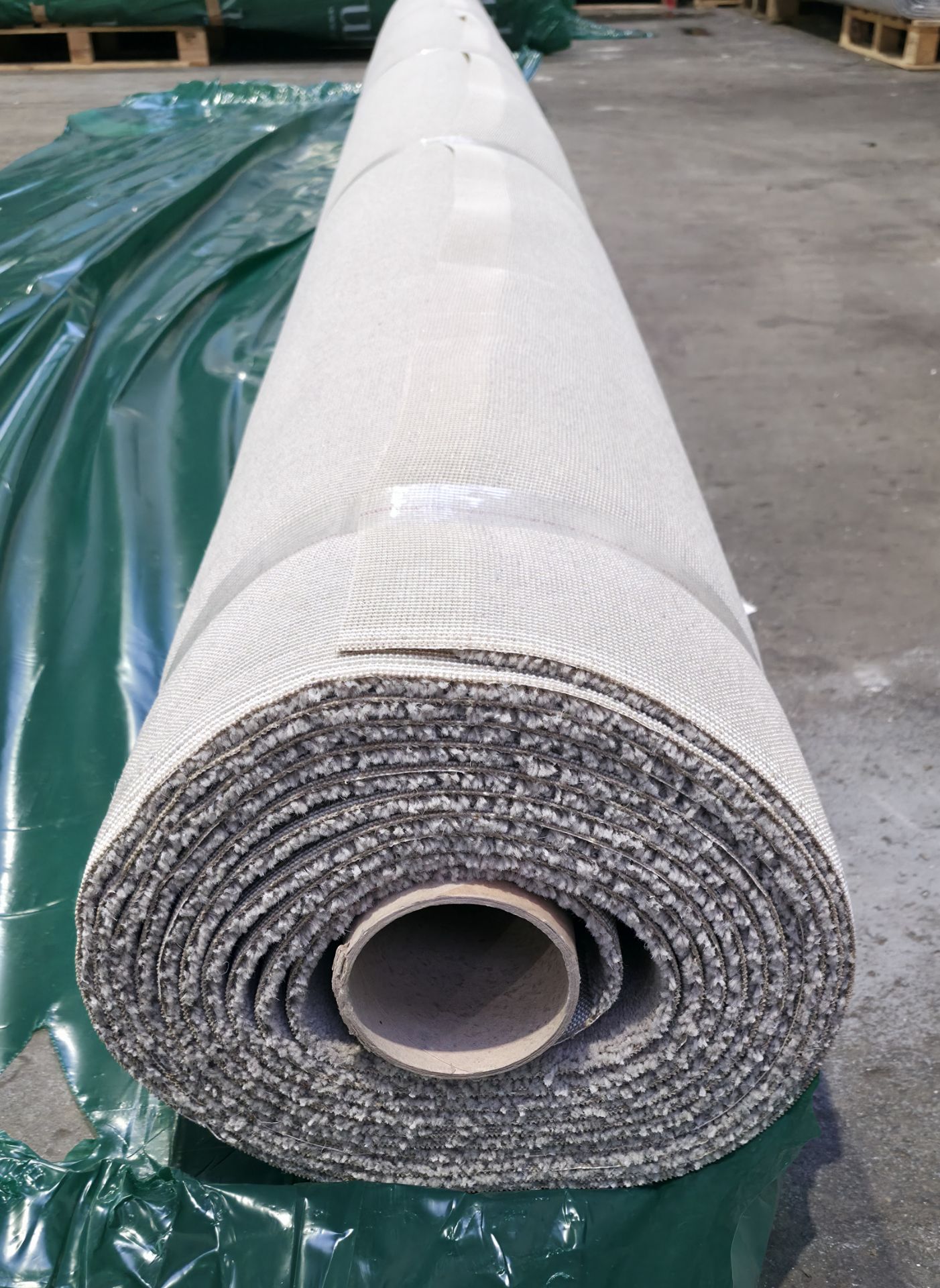 2x rolls of Ulster and 1x roll of Hammer Tæpper A/S carpet - various sizes - details in the desc. - Image 22 of 28