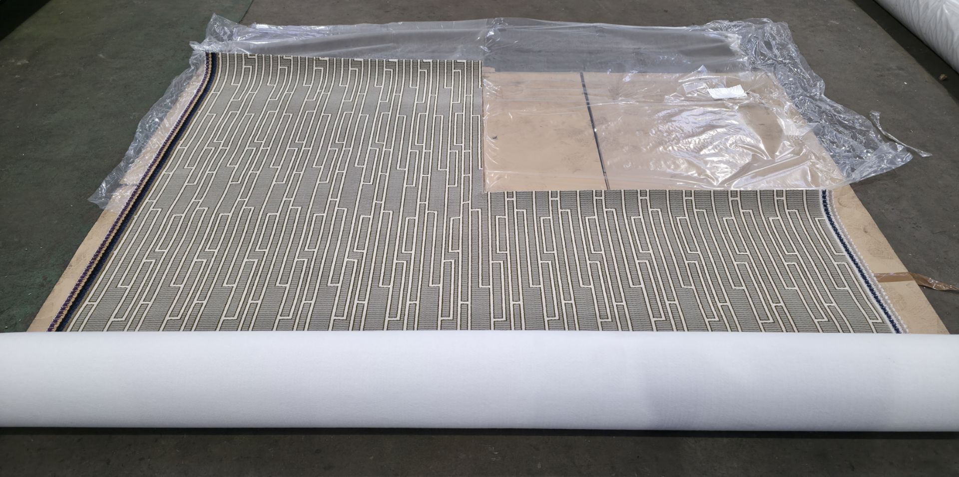 4x rolls of Hammer Tæpper A/S carpet cut out in the corner - full details in the description - Image 8 of 25