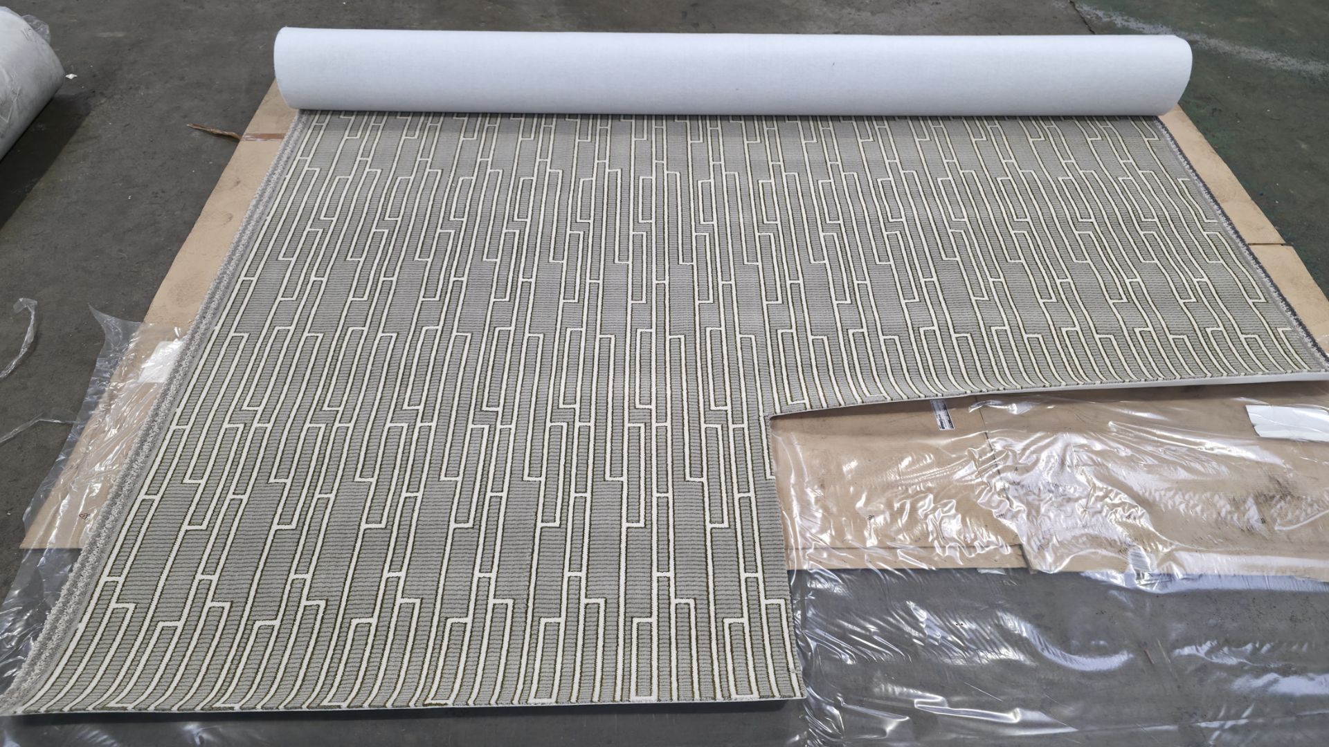 4x rolls of Hammer Tæpper A/S carpet cut out in the corner - full details in the description - Image 2 of 25