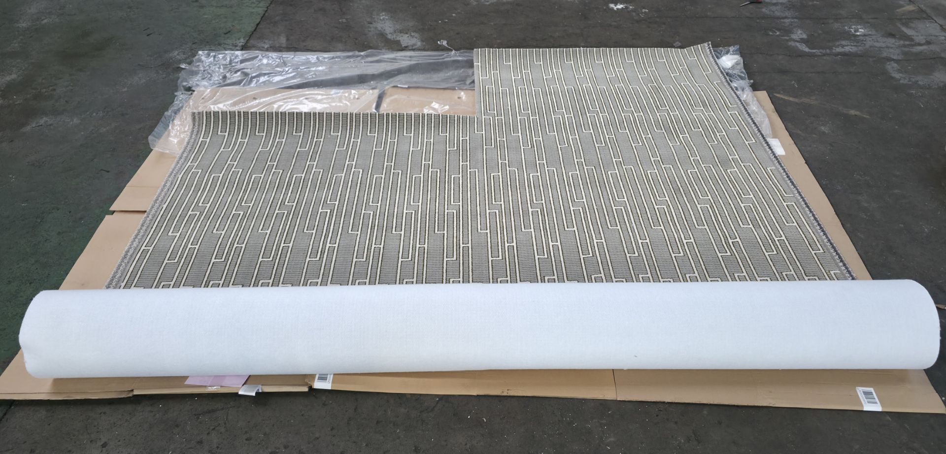 4x rolls of Hammer Tæpper A/S carpet cut out in the corner - full details in the description - Image 2 of 15