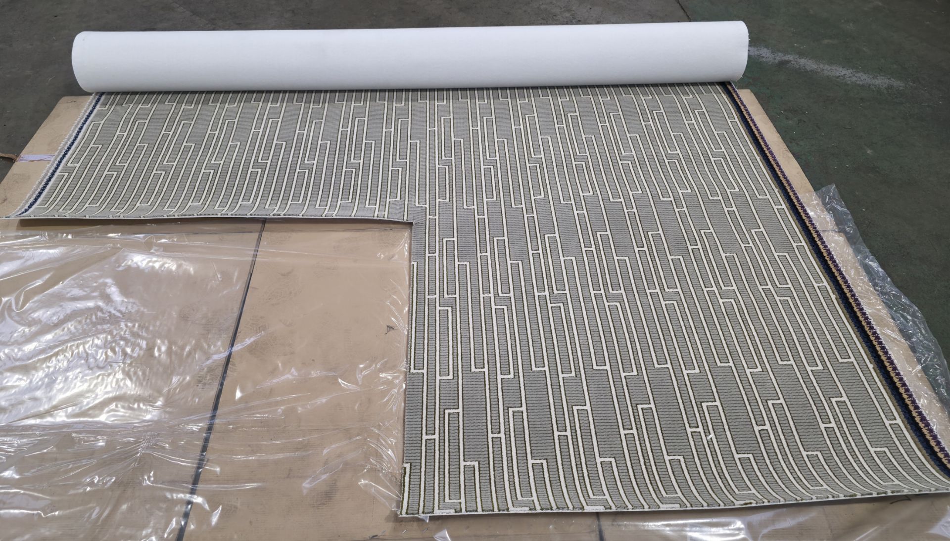 4x rolls of Hammer Tæpper A/S carpet cut out in the corner - full details in the description - Image 4 of 25