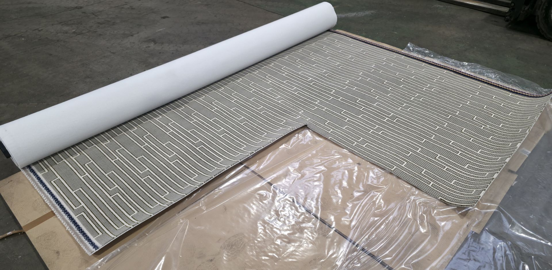4x rolls of Hammer Tæpper A/S carpet cut out in the corner - full details in the description - Image 12 of 25