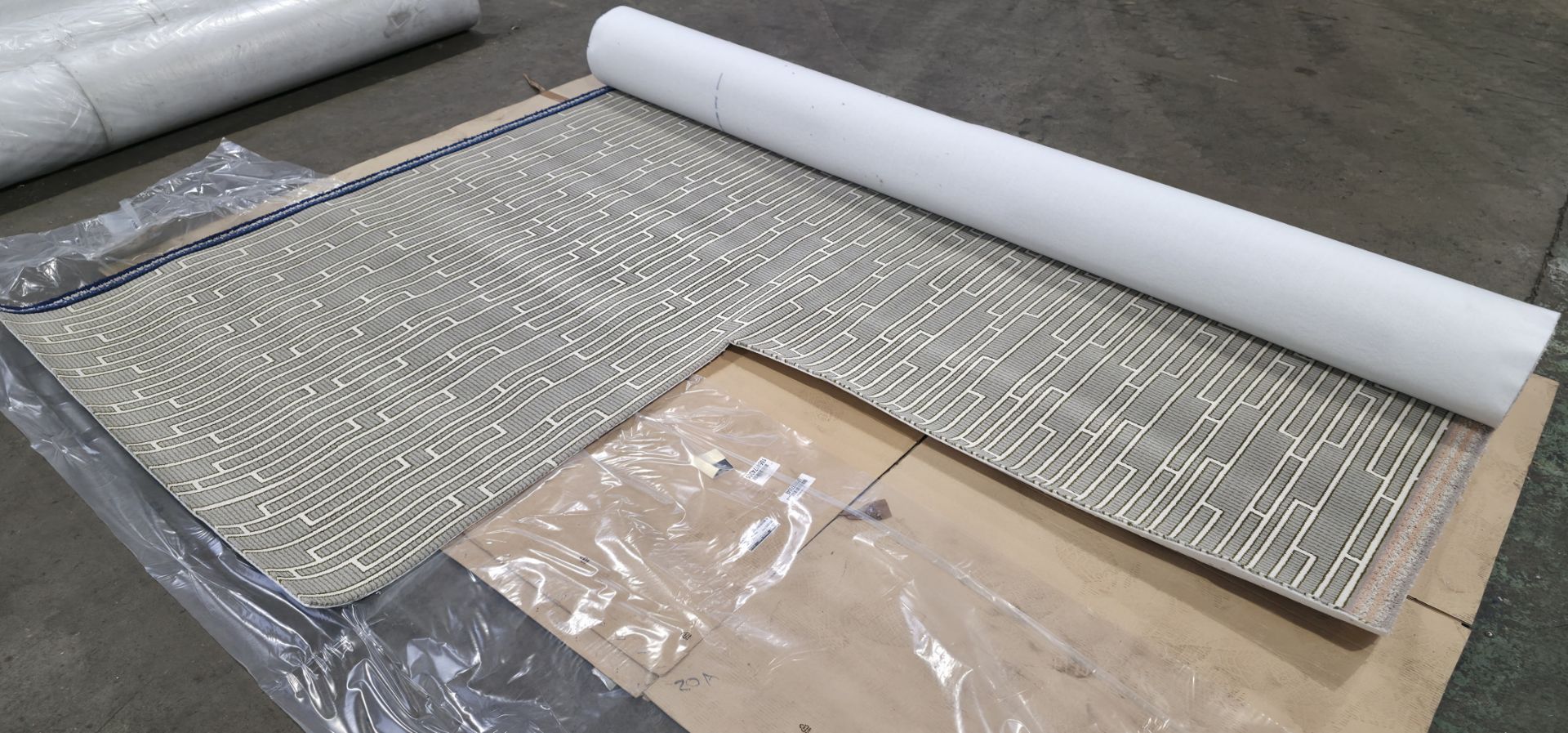 4x rolls of Hammer Tæpper A/S carpet cut out in the corner - full details in the description - Image 11 of 18