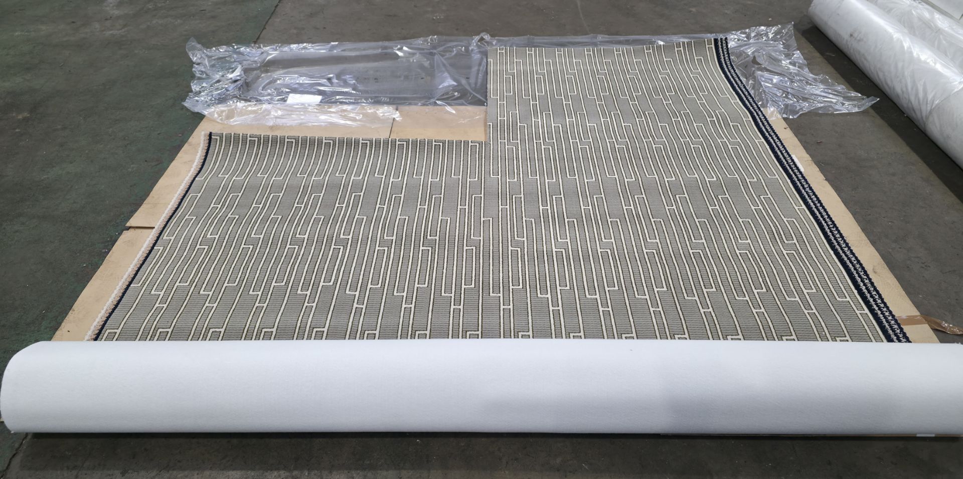 4x rolls of Hammer Tæpper A/S carpet cut out in the corner - full details in the description - Image 10 of 18