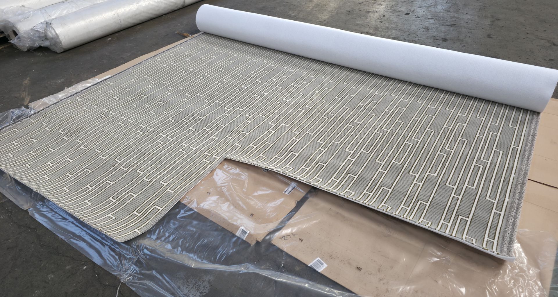4x rolls of Hammer Tæpper A/S carpet cut out in the corner - full details in the description - Image 4 of 15