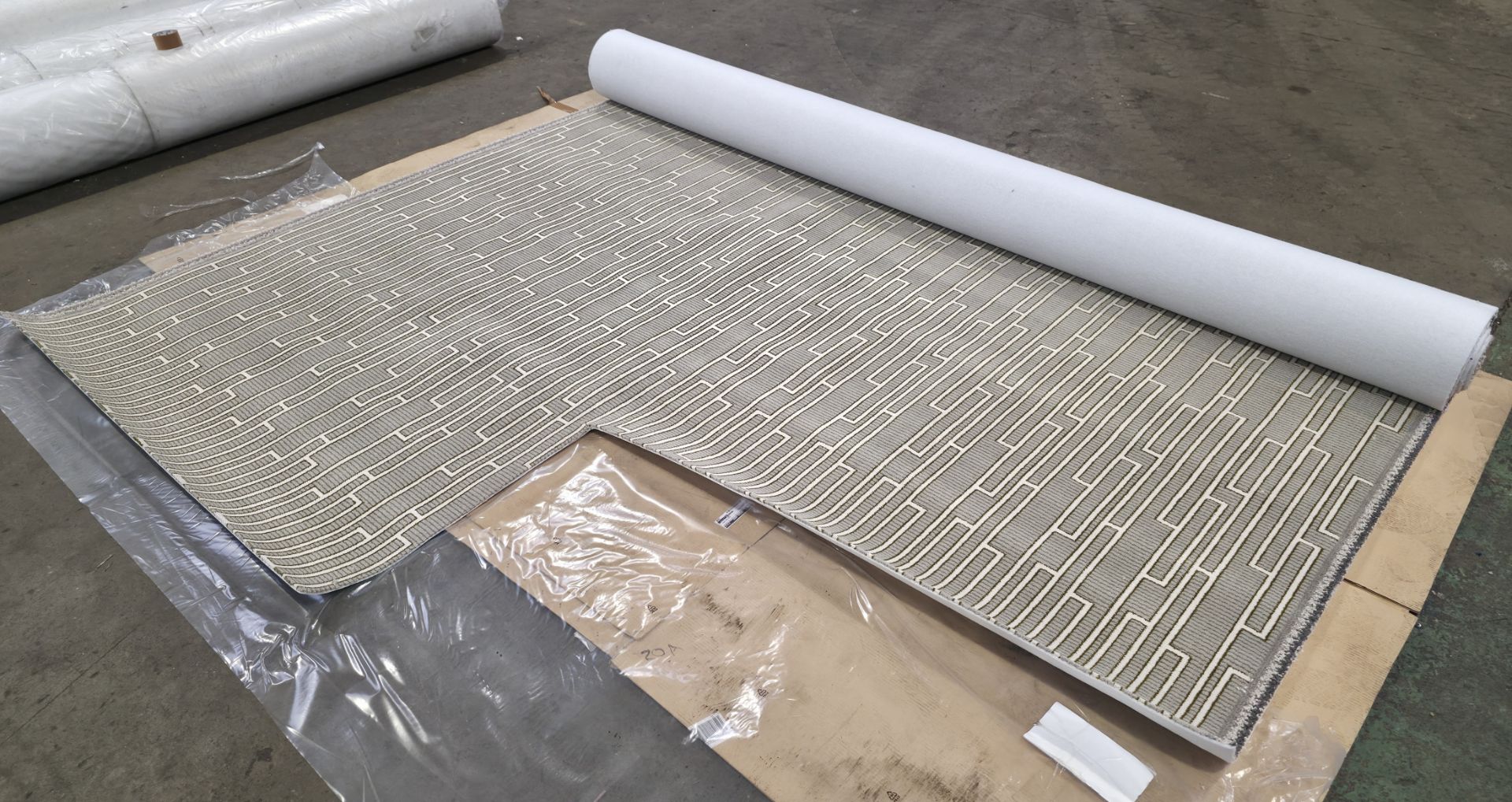 4x rolls of Hammer Tæpper A/S carpet cut out in the corner - full details in the description - Image 10 of 25