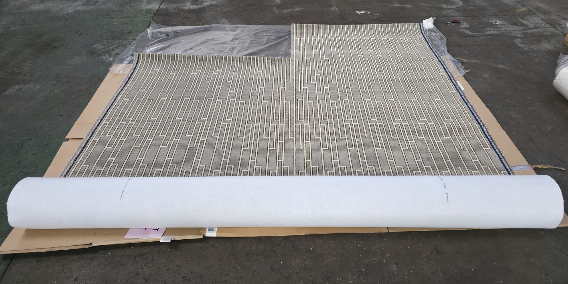 4x rolls of Hammer Tæpper A/S carpet cut out in the corner - full details in the description - Image 7 of 15