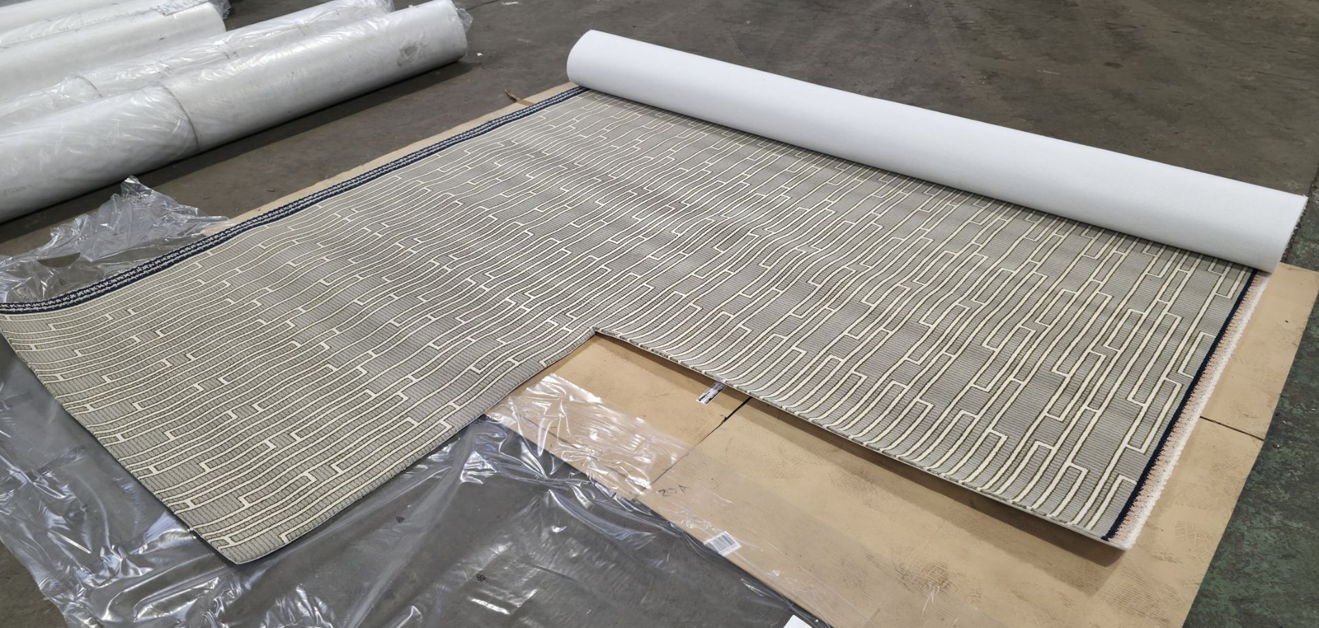 4x rolls of Hammer Tæpper A/S carpet cut out in the corner - full details in the description - Image 12 of 18