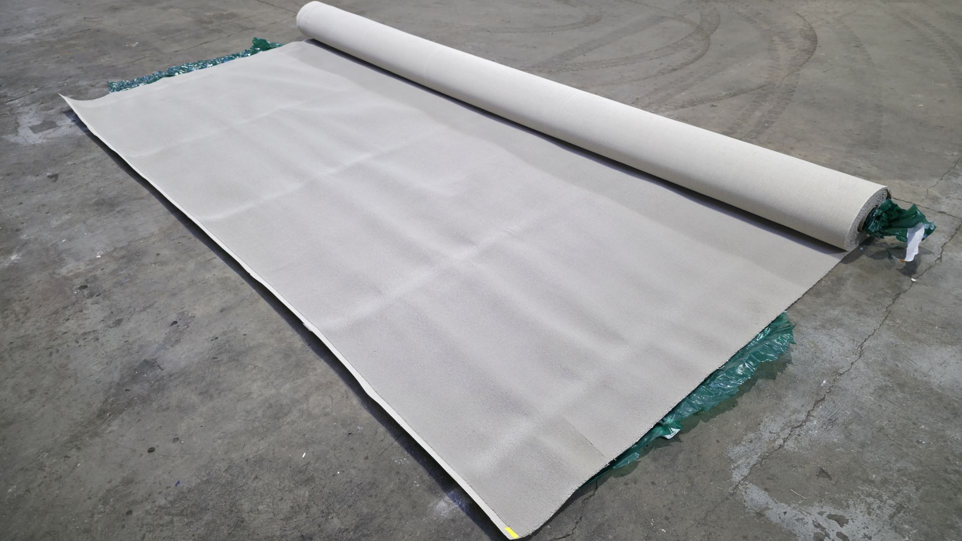 2x rolls of Ulster and 1x roll of Hammer Tæpper A/S carpet - various sizes - details in the desc. - Image 9 of 28