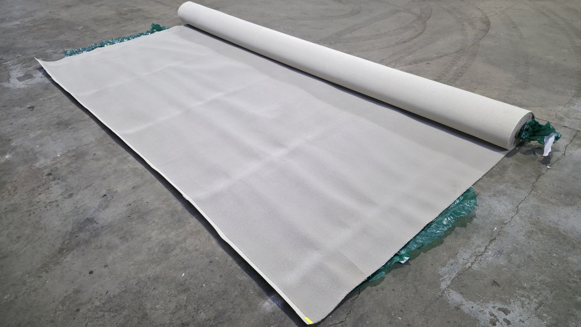 2x rolls of Ulster and 1x roll of Hammer Tæpper A/S carpet - various sizes - details in the desc. - Image 8 of 28