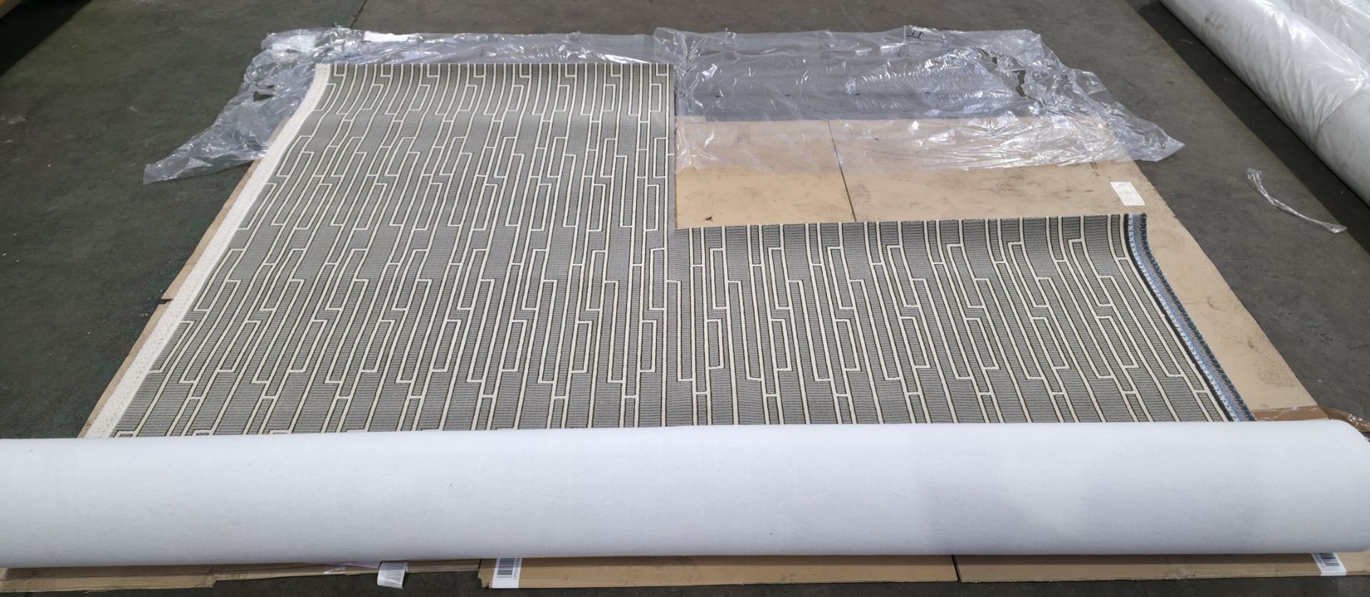 4x rolls of Hammer Tæpper A/S carpet cut out in the corner - full details in the description - Image 5 of 25