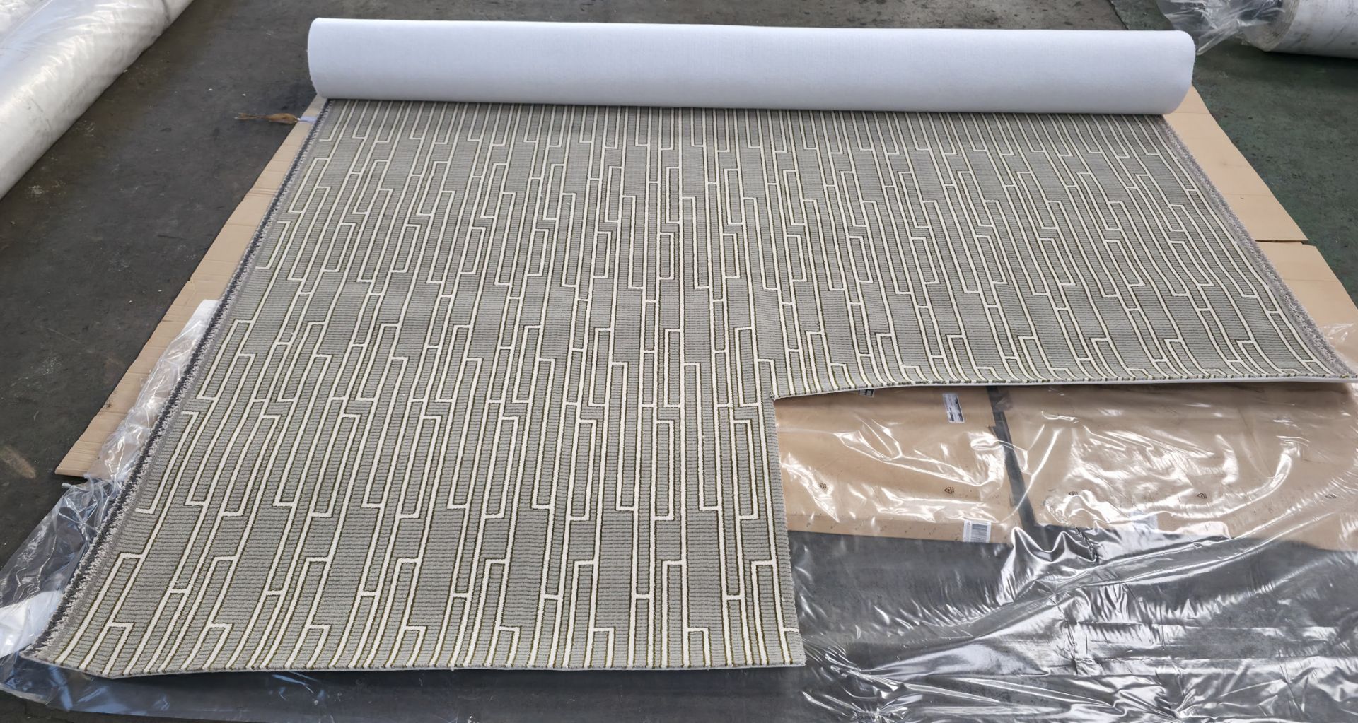 4x rolls of Hammer Tæpper A/S carpet cut out in the corner - full details in the description