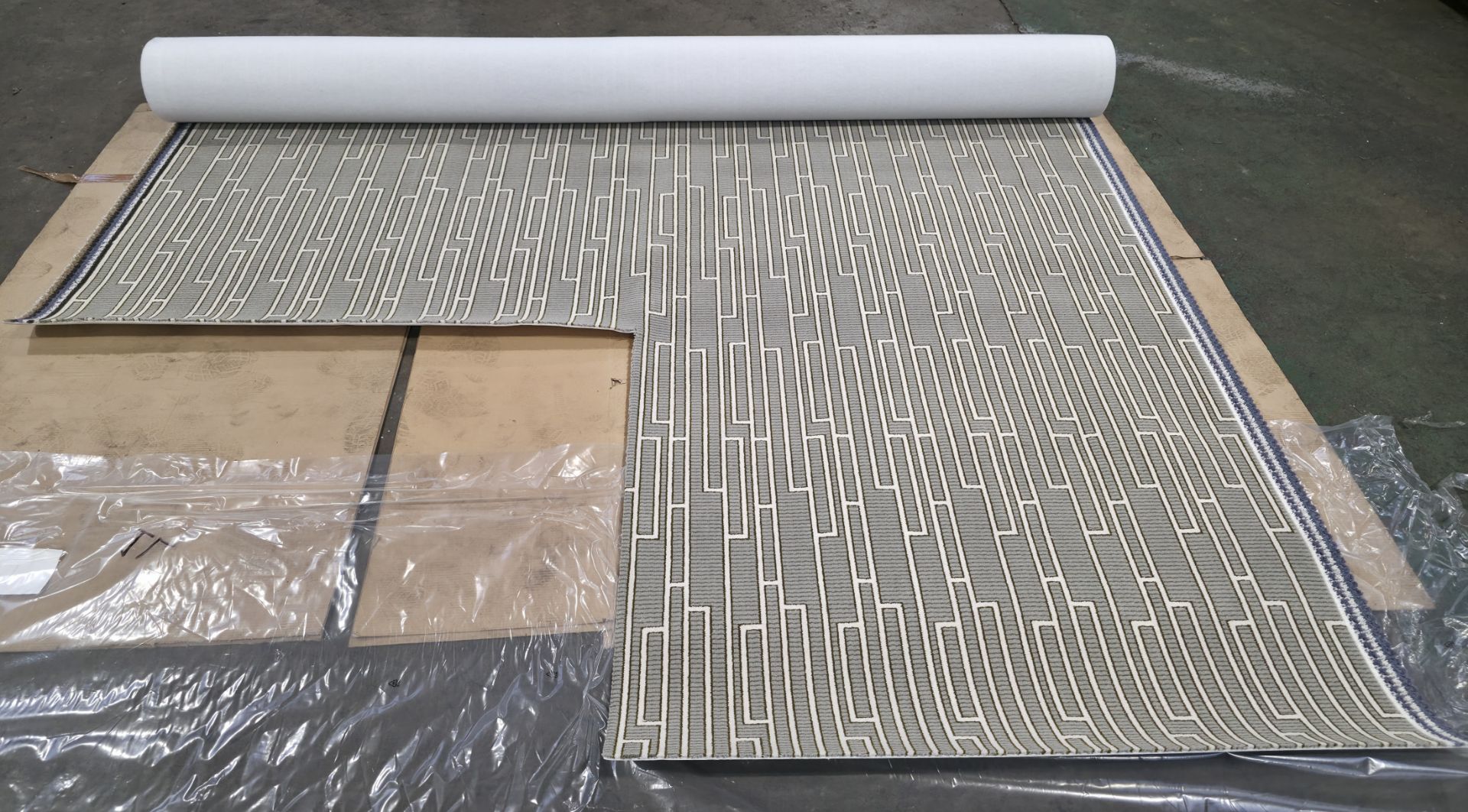 4x rolls of Hammer Tæpper A/S carpet cut out in the corner - full details in the description - Image 3 of 25