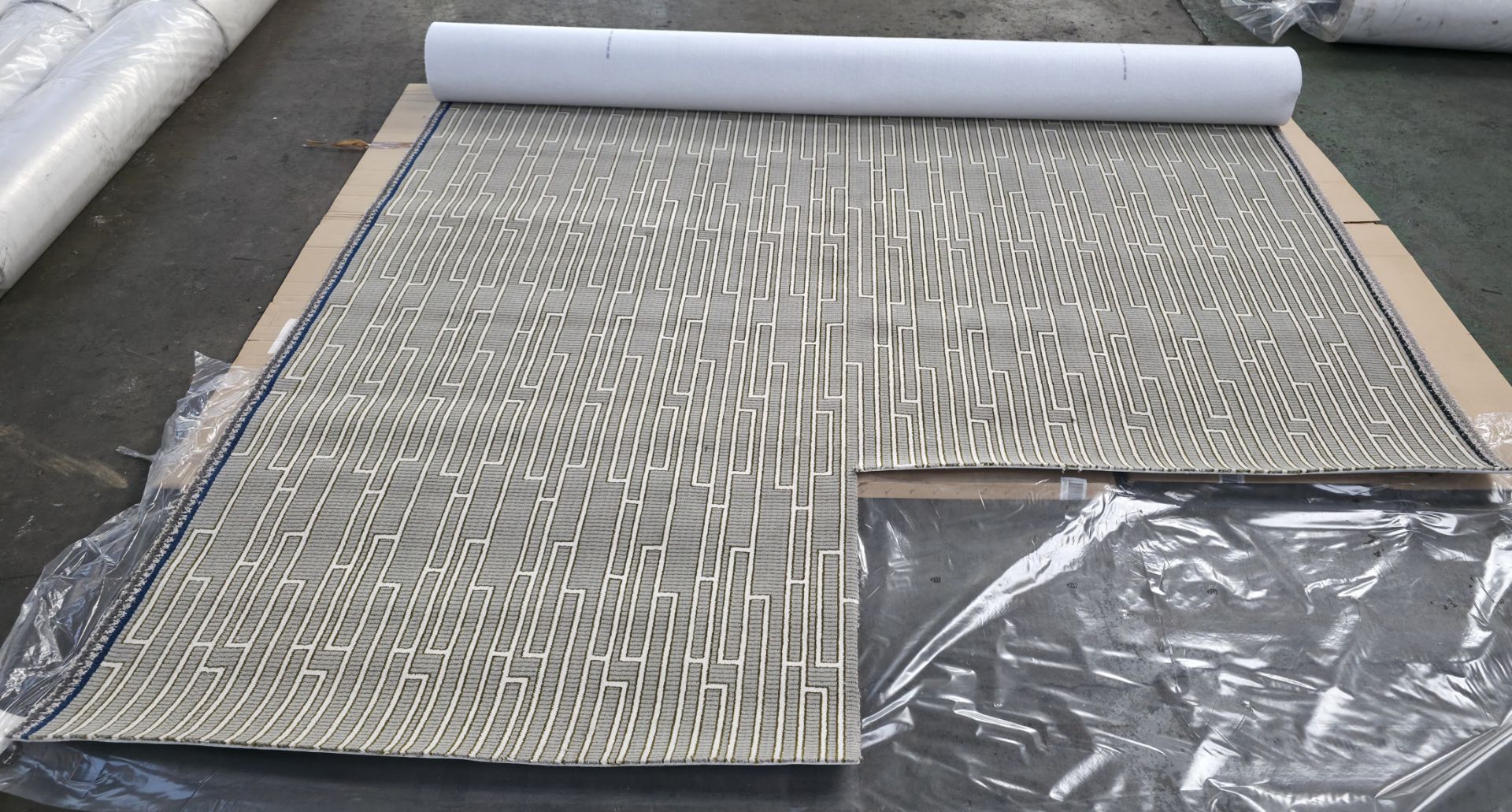 4x rolls of Hammer Tæpper A/S carpet cut out in the corner - full details in the description - Image 5 of 15