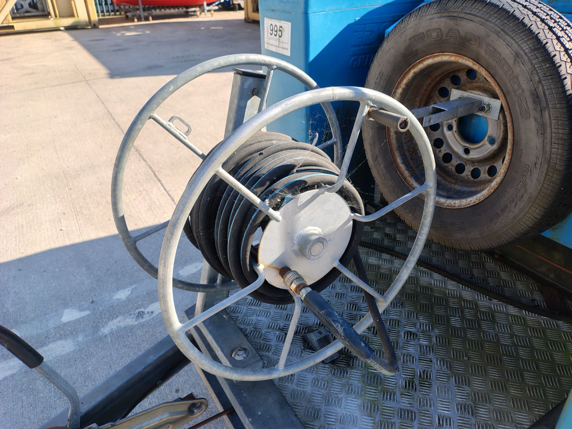 2005 Edge V2200 MD Grimebuster pressure washer on Knott trailer (2006) - details in desc. - Image 4 of 17