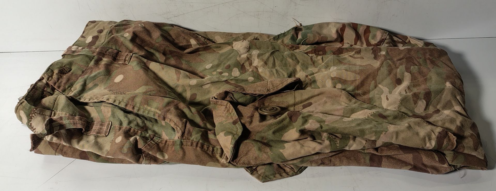 Various types of ex-military camo clothing - may include accessories - 222kg – may require repair - Image 9 of 12