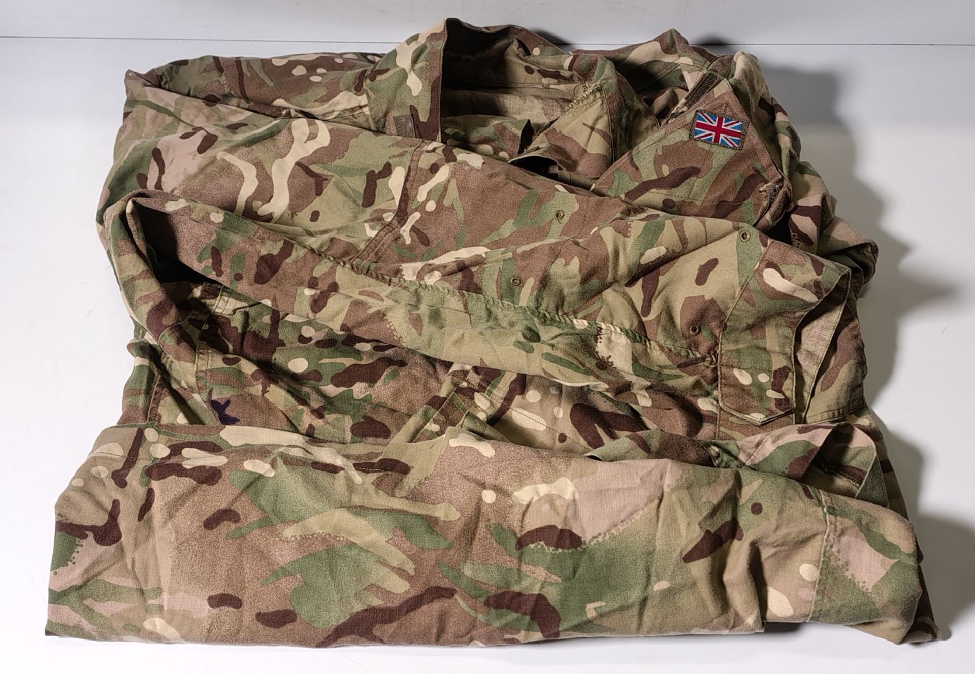 Various types of ex-military camo clothing - may include accessories - 196kg – may require repair - Image 4 of 7