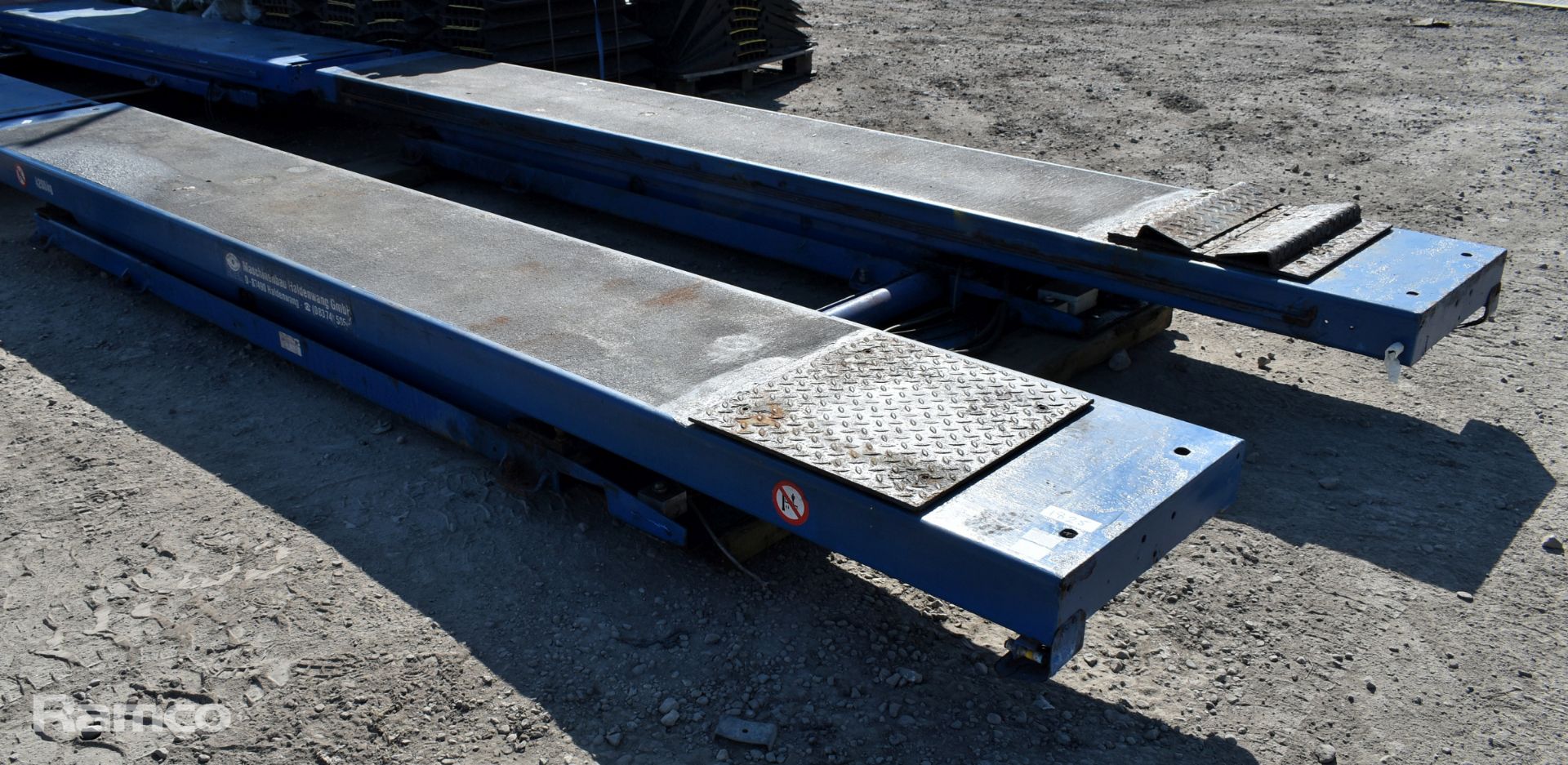Maschinenbau Haldenwang GmbH scissor vehicle lift - full details in the description - Image 2 of 13