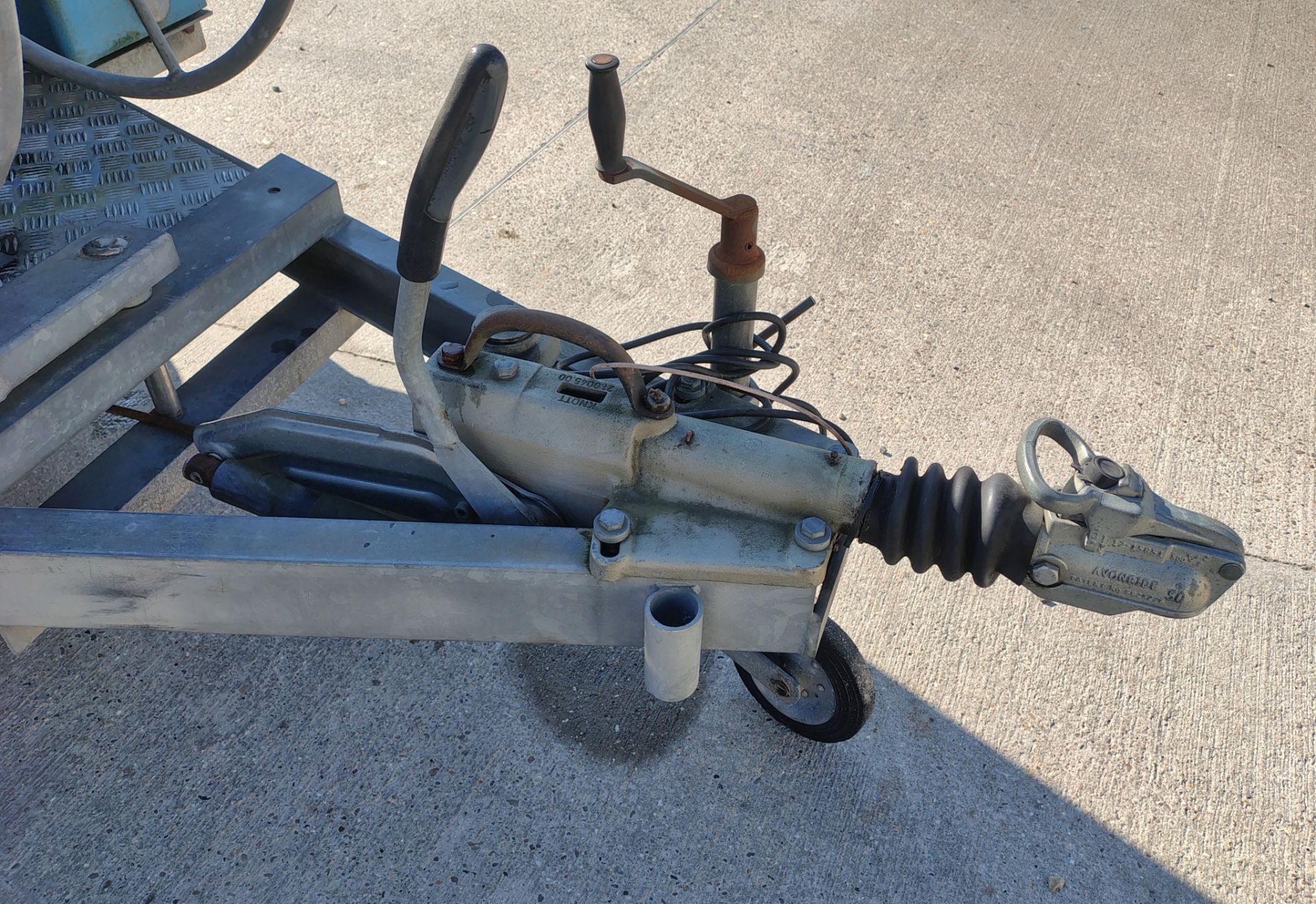2005 Edge V2200 MD Grimebuster pressure washer on Knott trailer (2006) - details in desc. - Image 7 of 17