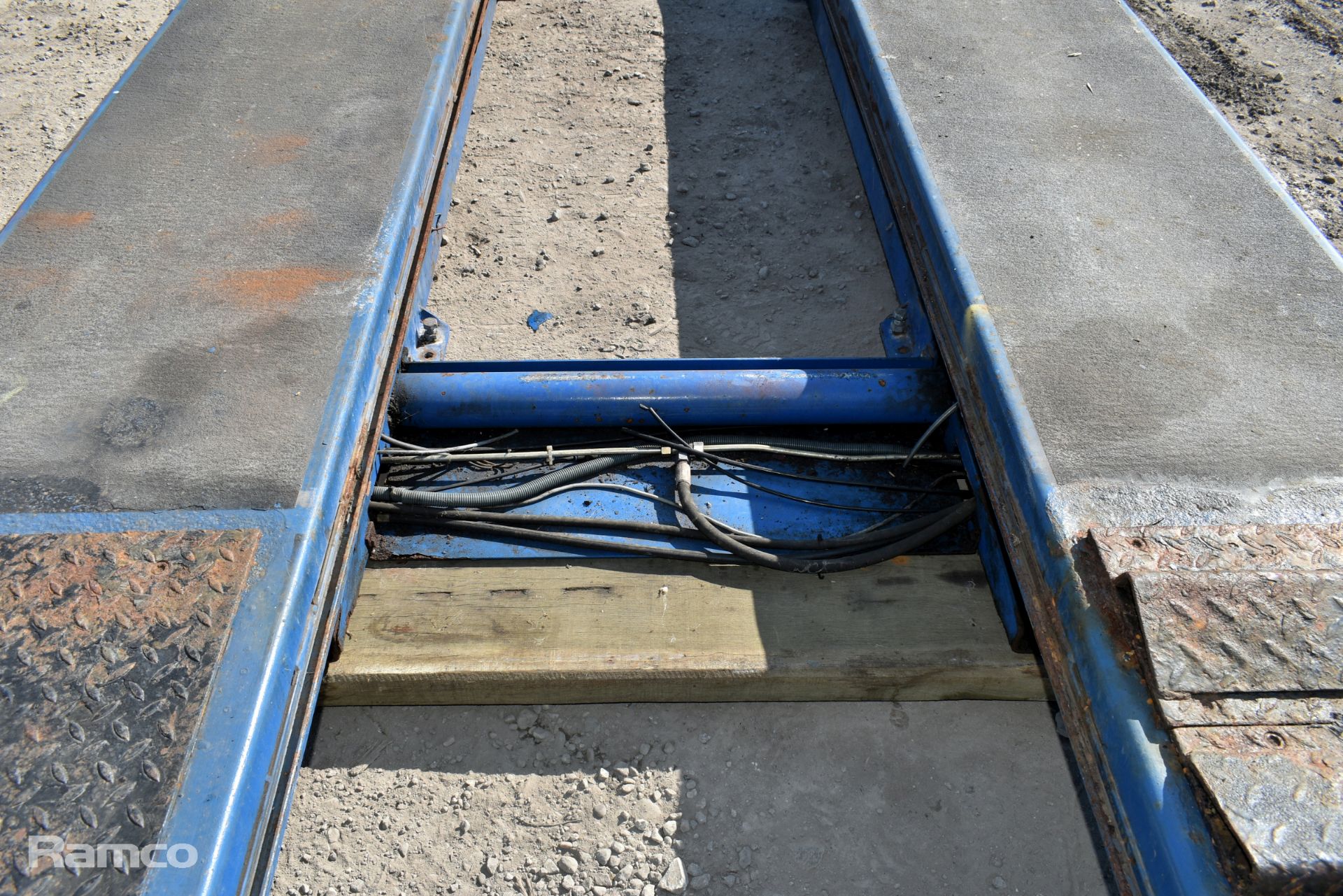 Maschinenbau Haldenwang GmbH scissor vehicle lift - full details in the description - Image 6 of 13