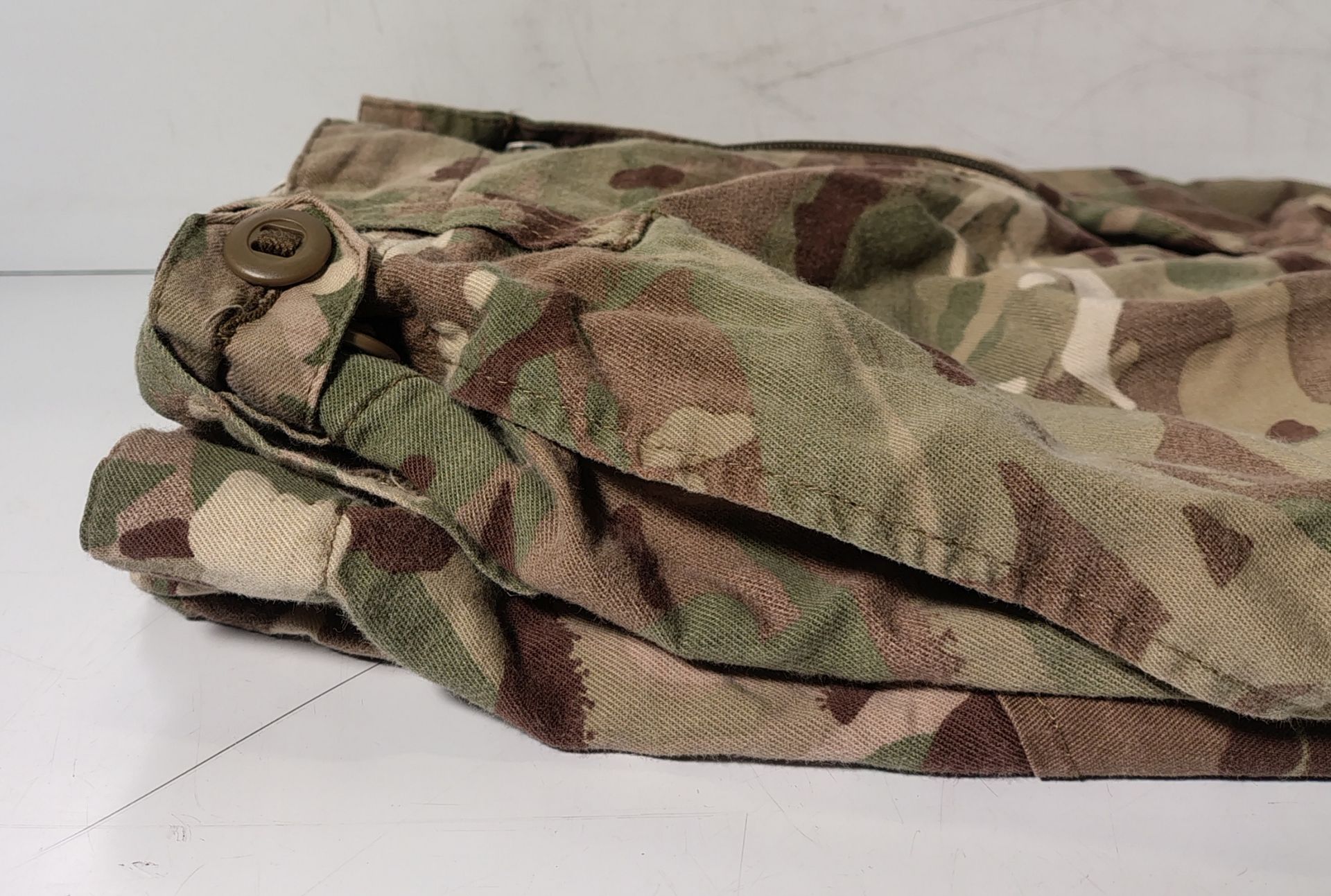 Various types of ex-military camo clothing - may include accessories - 181kg – may require repair - Image 10 of 11
