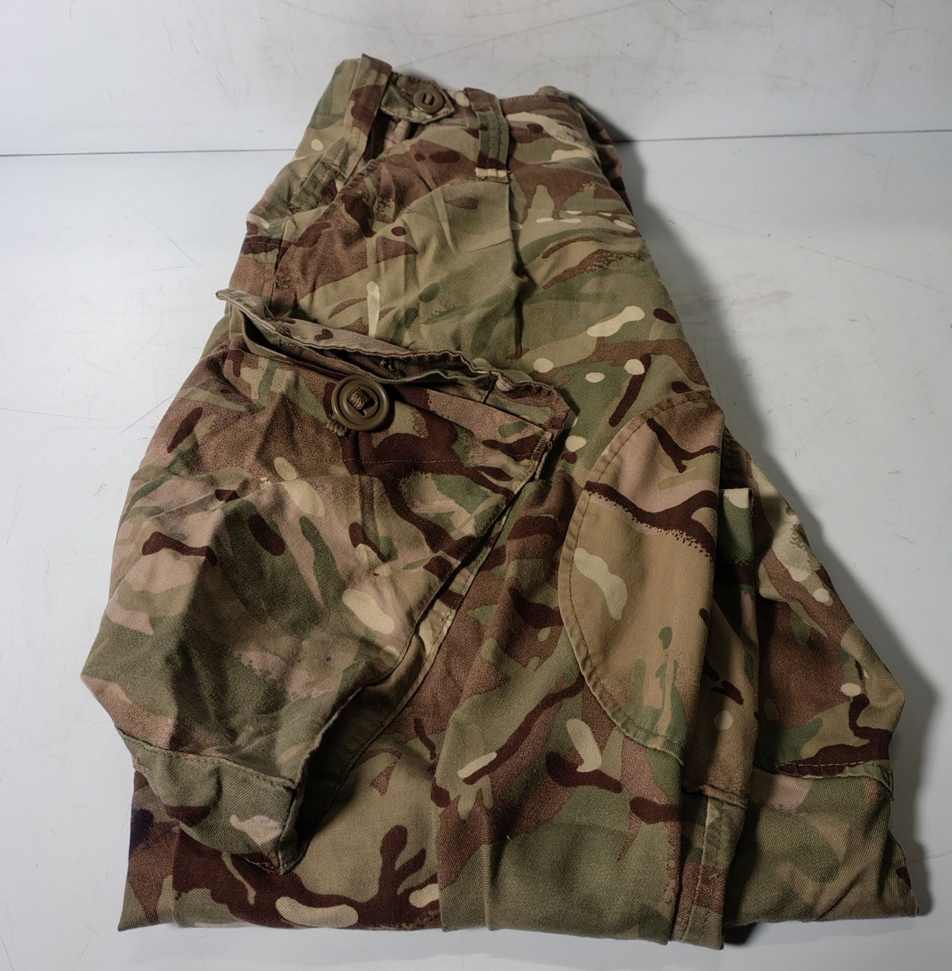 Various types of ex-military camo clothing - may include accessories - 194kg – may require repair - Image 5 of 11