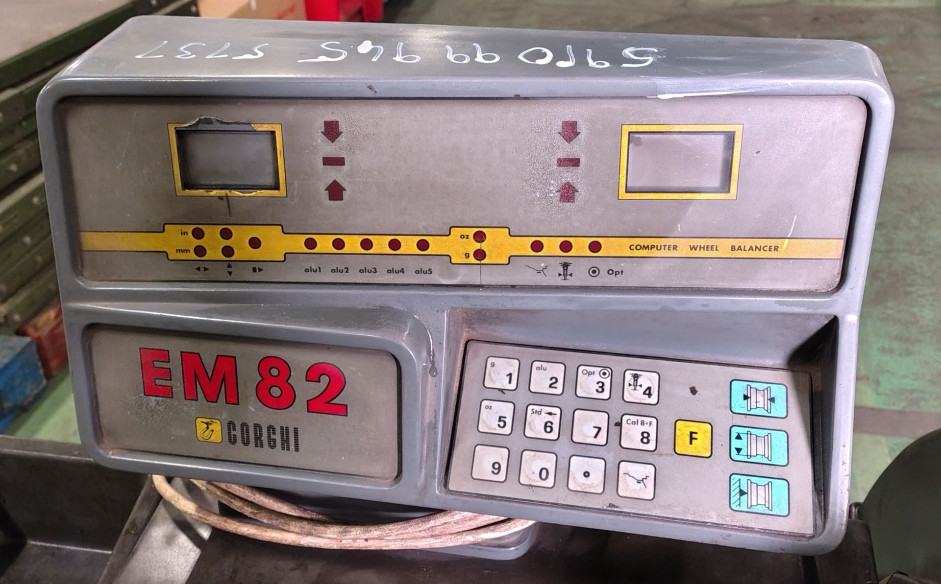 Corghi EM82 tyre balancing machine - dims: W 1200 x D 980 x H 1250mm - PLUG REMOVED - Image 2 of 8