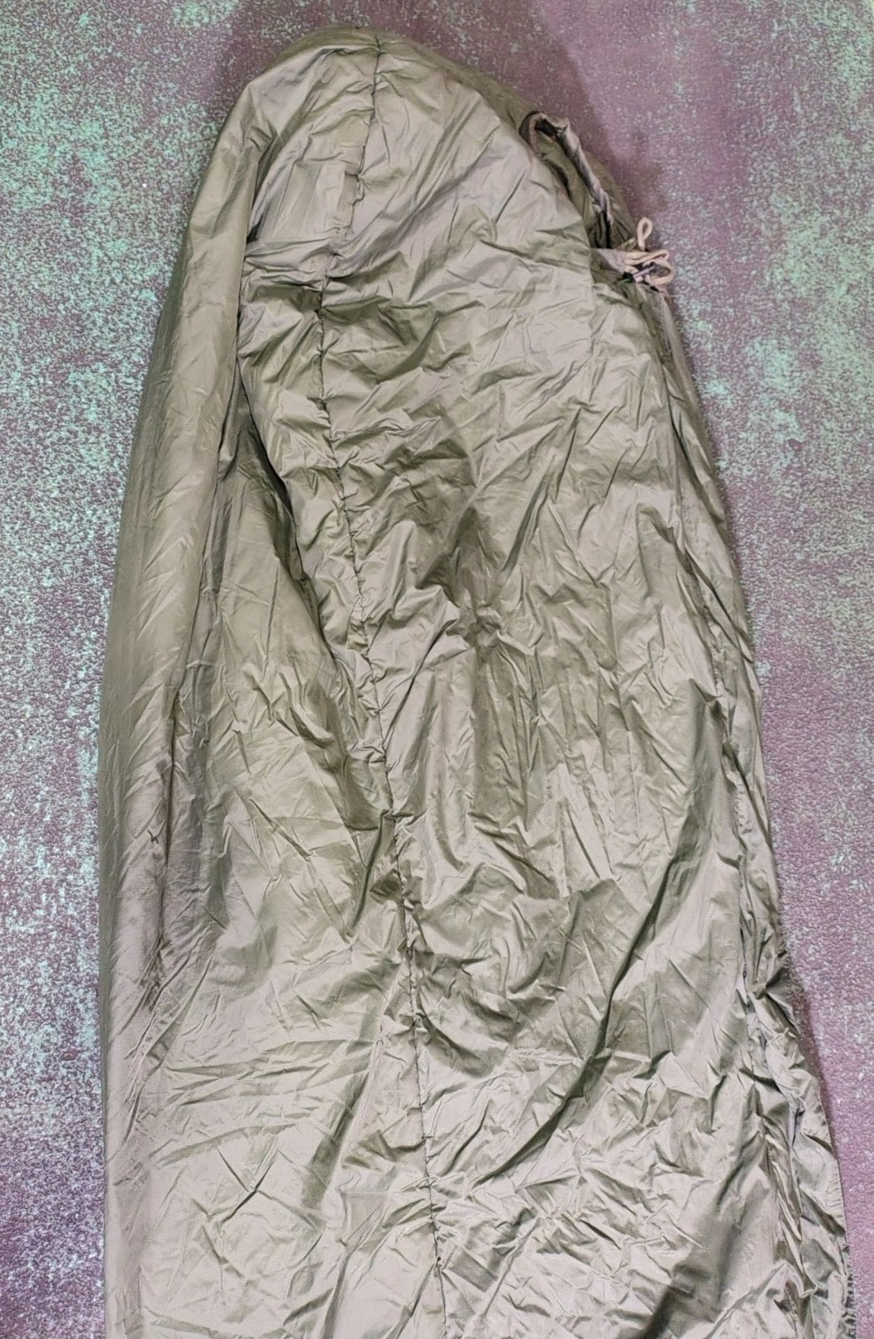 30x Medium weight sleeping bags - various types - may include arctic - Image 8 of 10