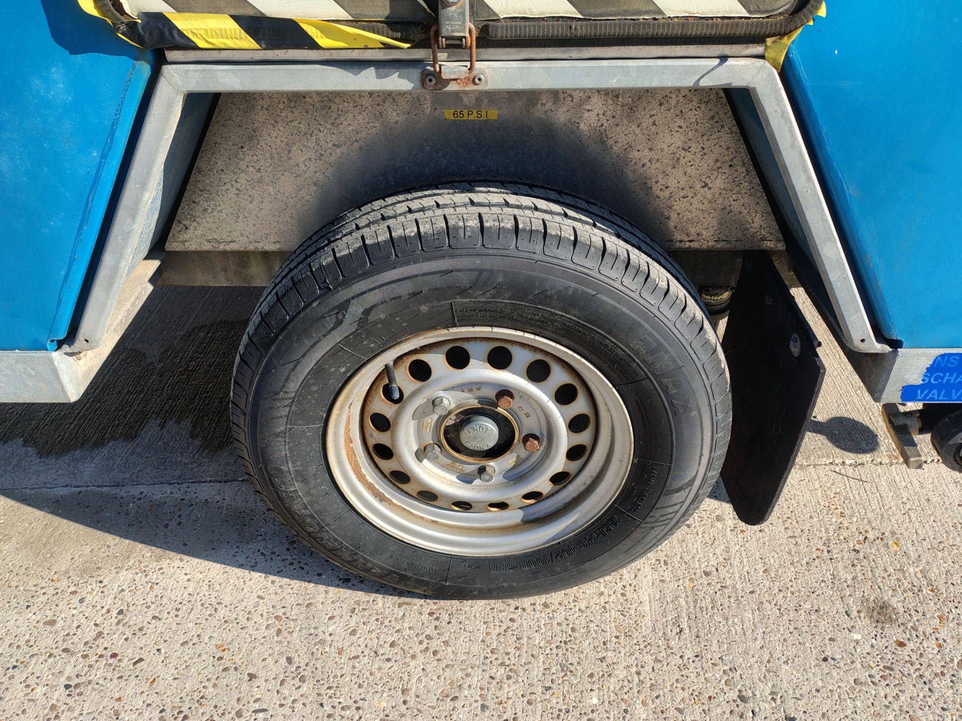 2005 Edge V2200 MD Grimebuster pressure washer on Knott trailer (2006) - details in desc. - Image 2 of 17