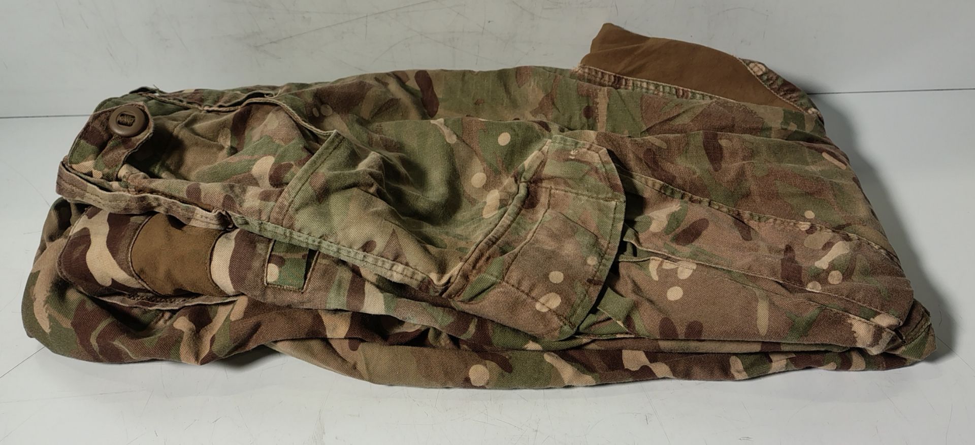 Various types of ex-military camo clothing - may include accessories - 162kg – may require repair - Image 9 of 11
