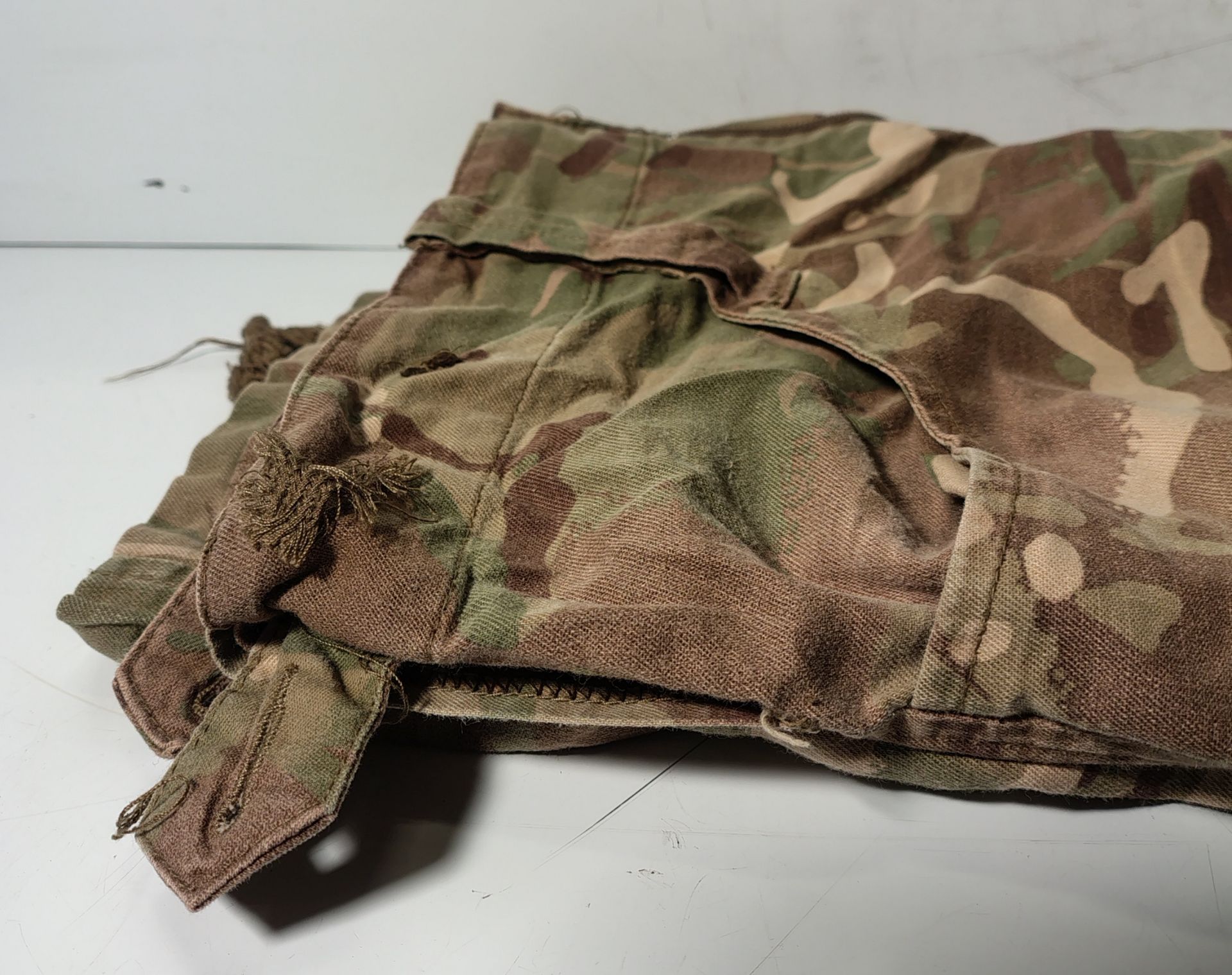 Various types of ex-military camo clothing - may include accessories - 200kg – may require repair - Image 7 of 12
