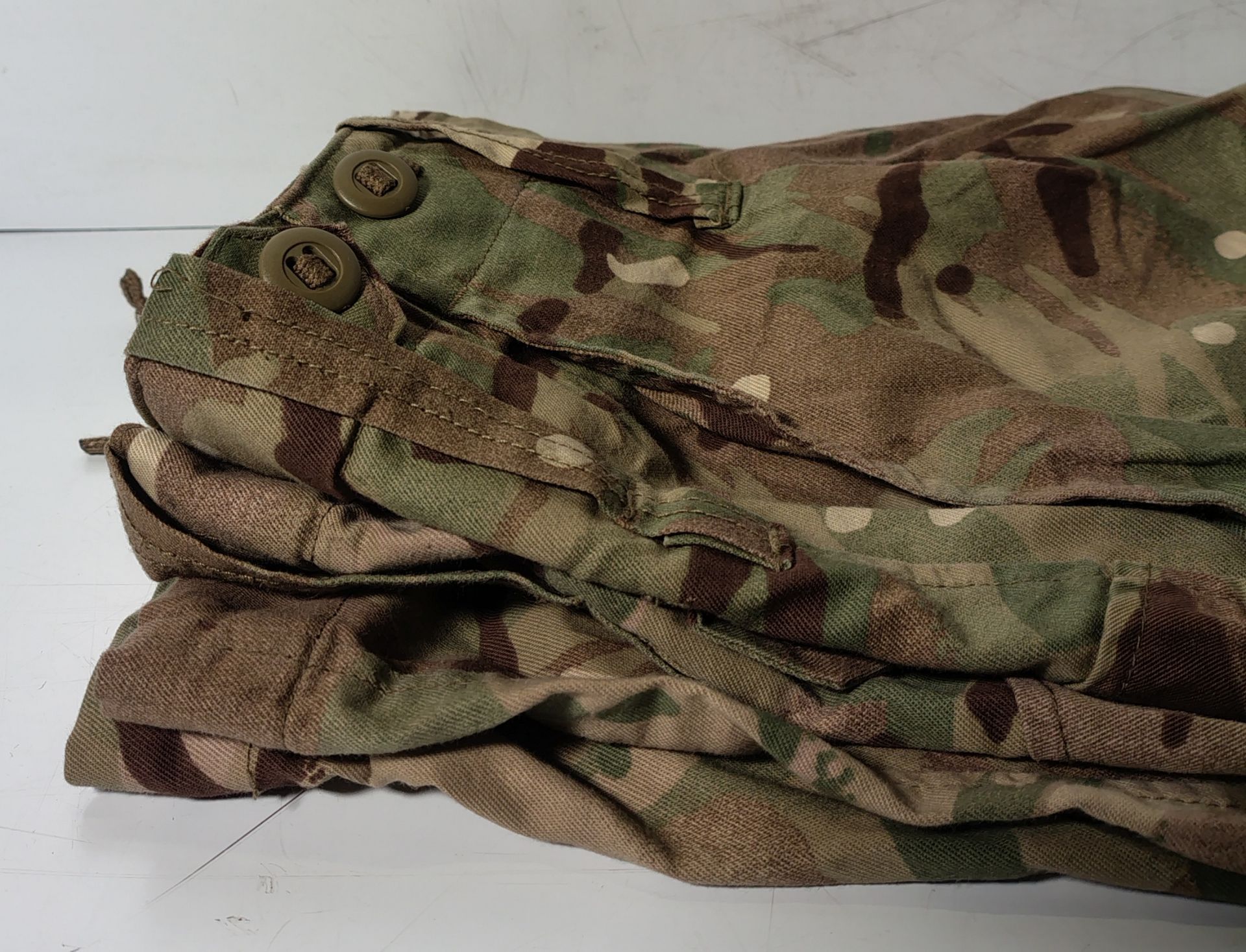 Various types of ex-military camo clothing - may include accessories - 194kg – may require repair - Image 11 of 11
