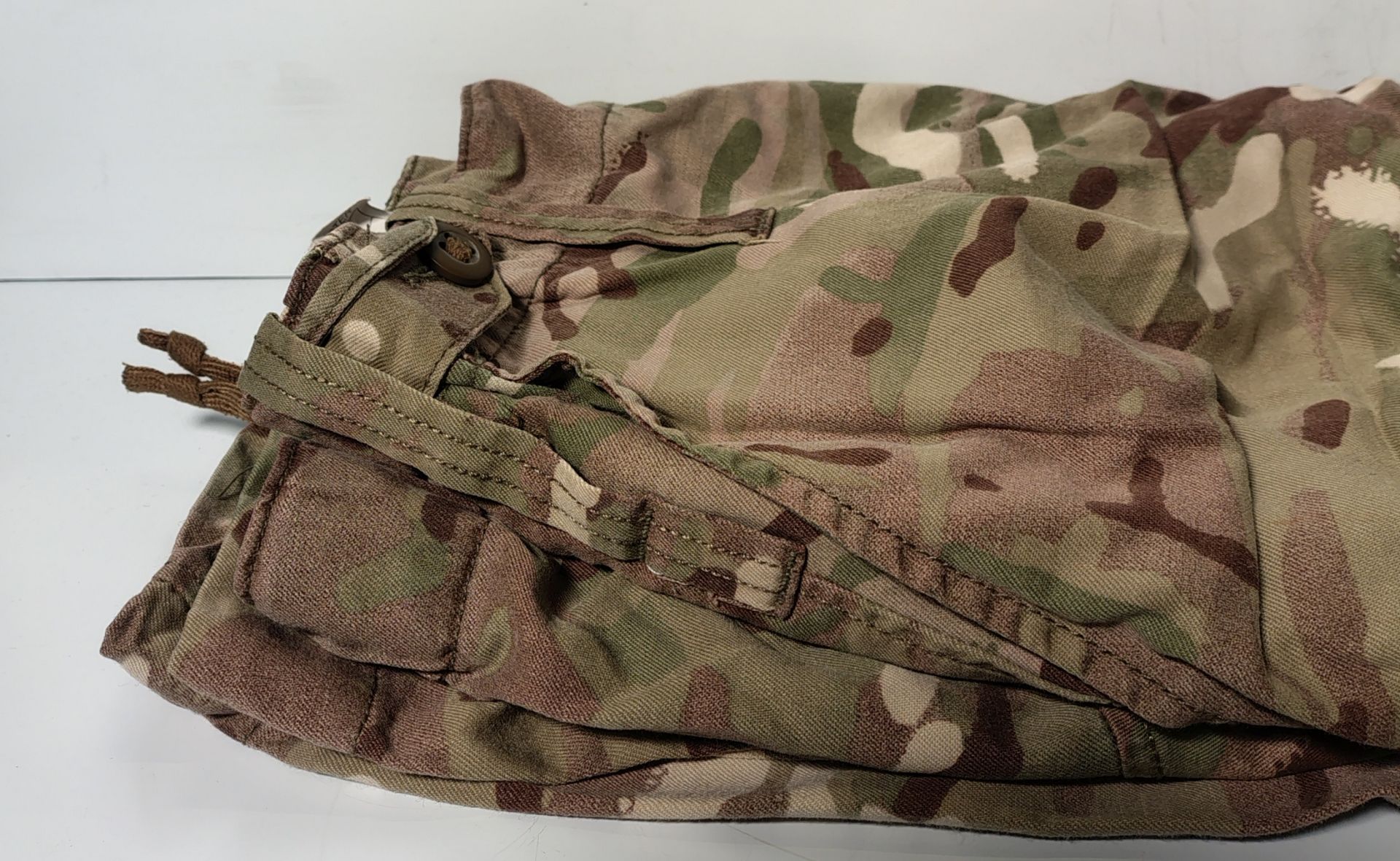 Various types of ex-military camo clothing - may include accessories - 194kg – may require repair - Image 4 of 11